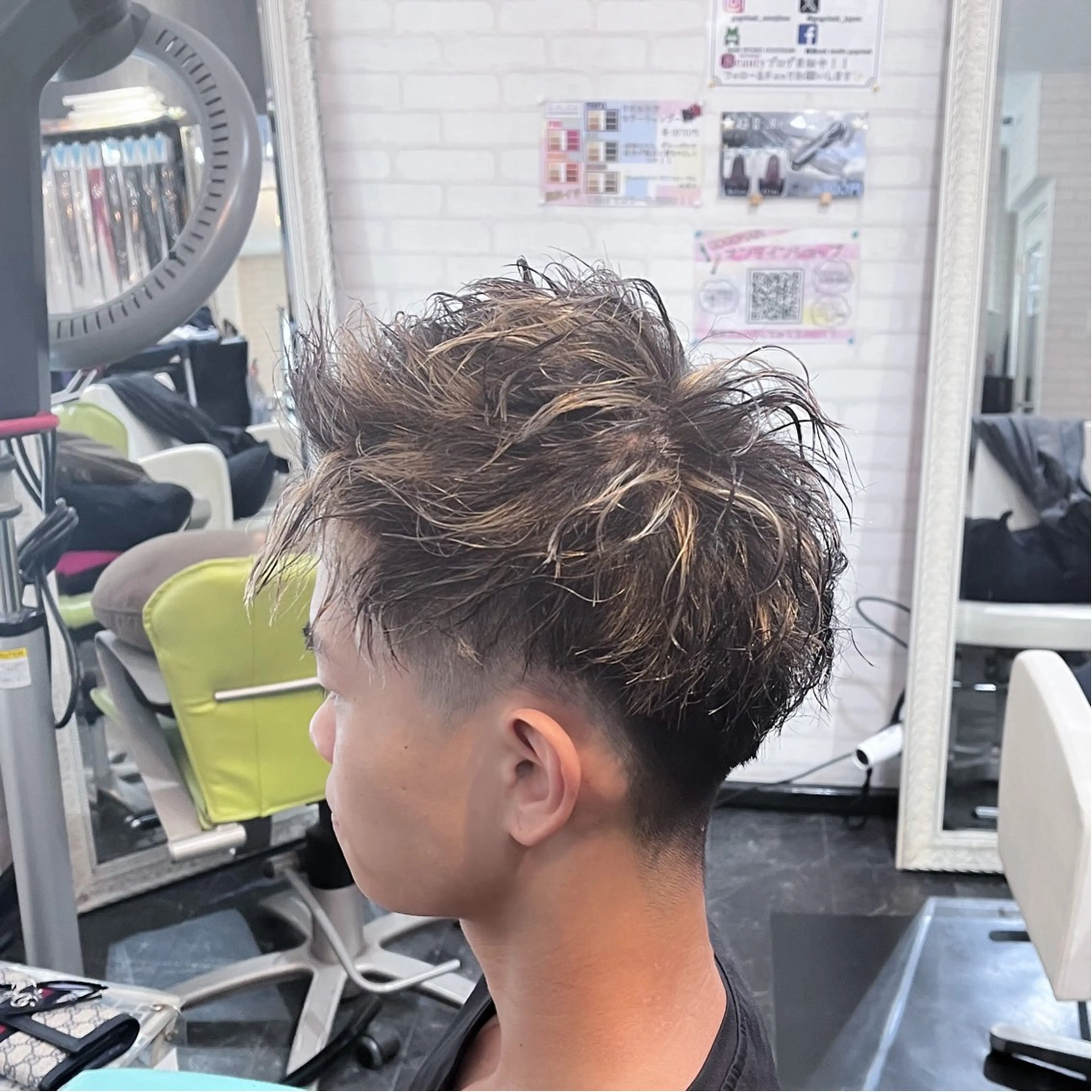 ショート カラー パーマ メンズ メンズブリーチ メンズハイライト メンズパーマ メンズツイストパーマ ブリーチ カット ヘアカラー パーマ Kimura Shinyaのヘアスタイル