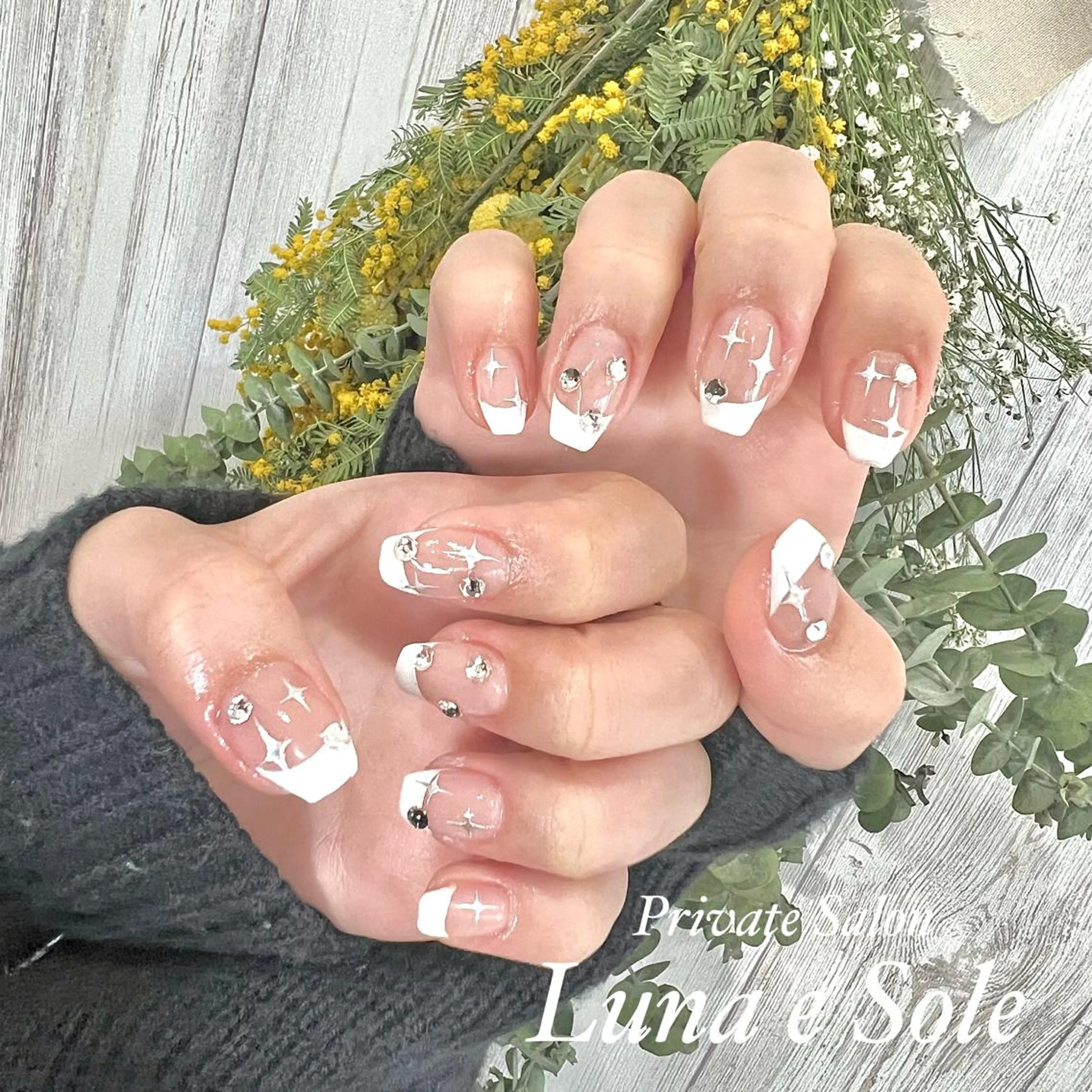 ロング ネイル 韓国風ヘア フレンチネイル 韓国ネイル ワンホンネイル Luna e  Soleのネイルデザイン