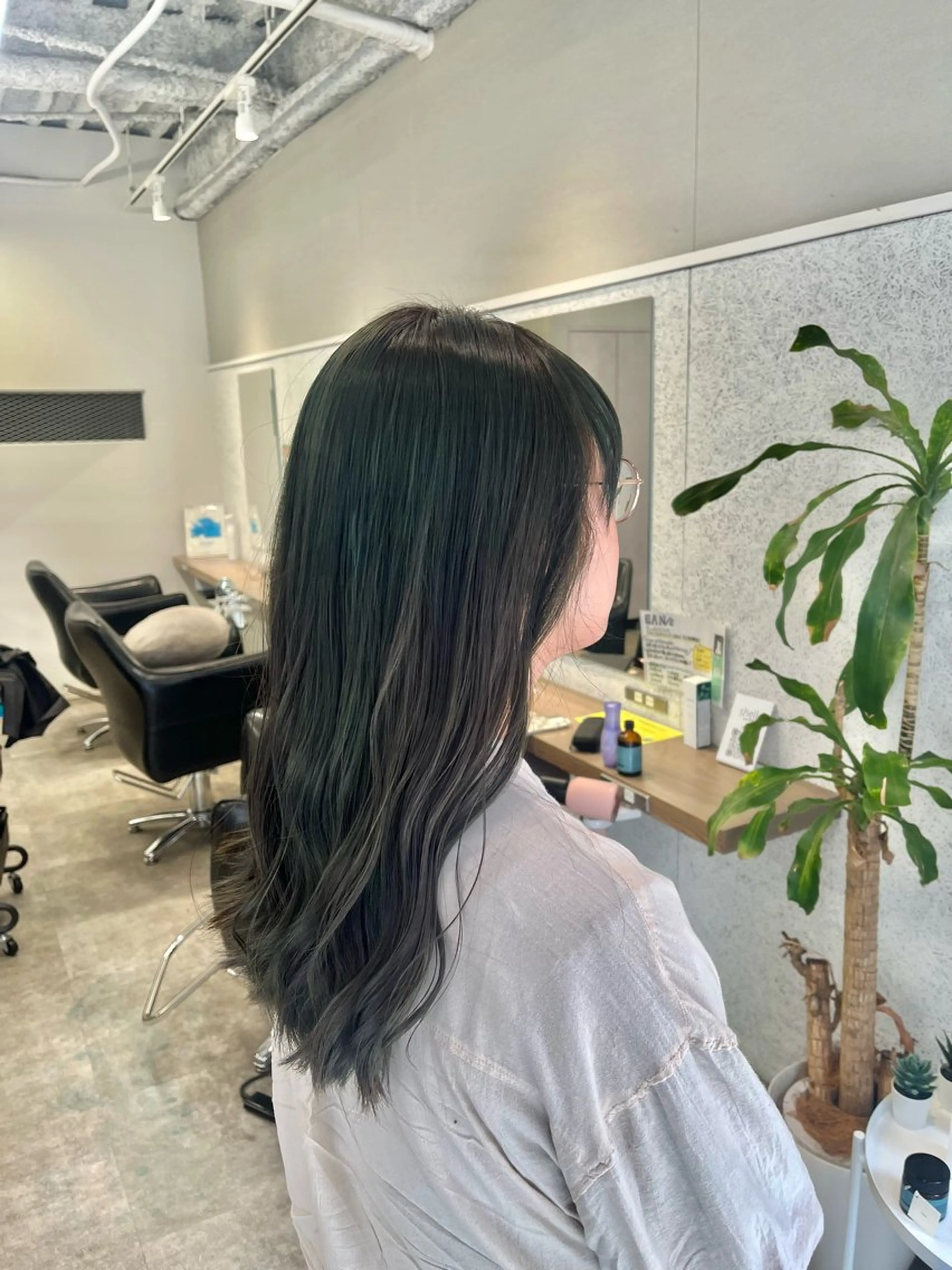 ロング カラー ヘアアレンジ 透明感カラー オリーブカラー 🍓ハイトーン/縮毛 🌈しんたに🐰のヘアスタイル