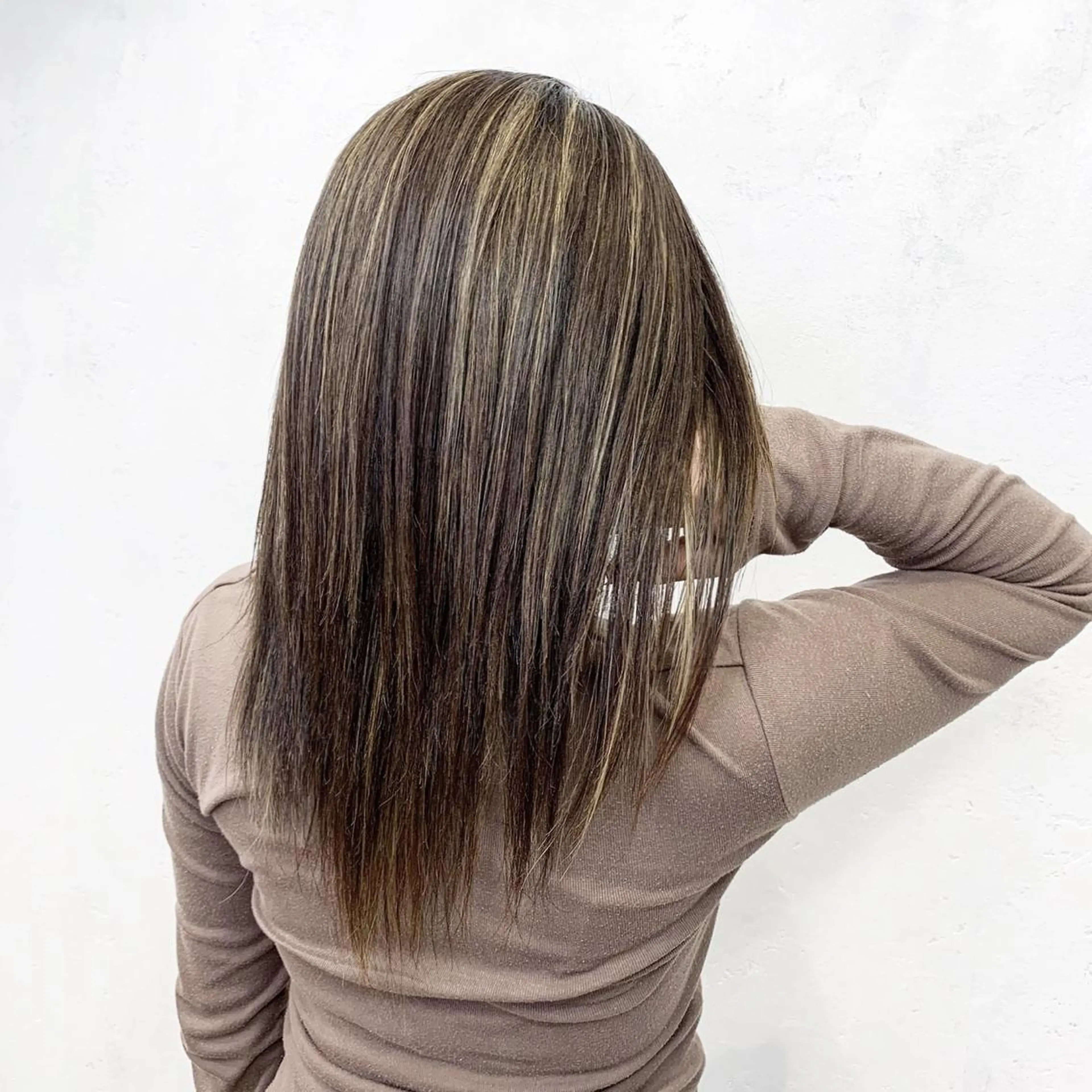 ミディアム カラー ヘアアレンジ マツエク・マツパ グレージュ ハイライトカラー ハイライト ヘアカラー TATSUYA アートディレクターのヘアスタイル