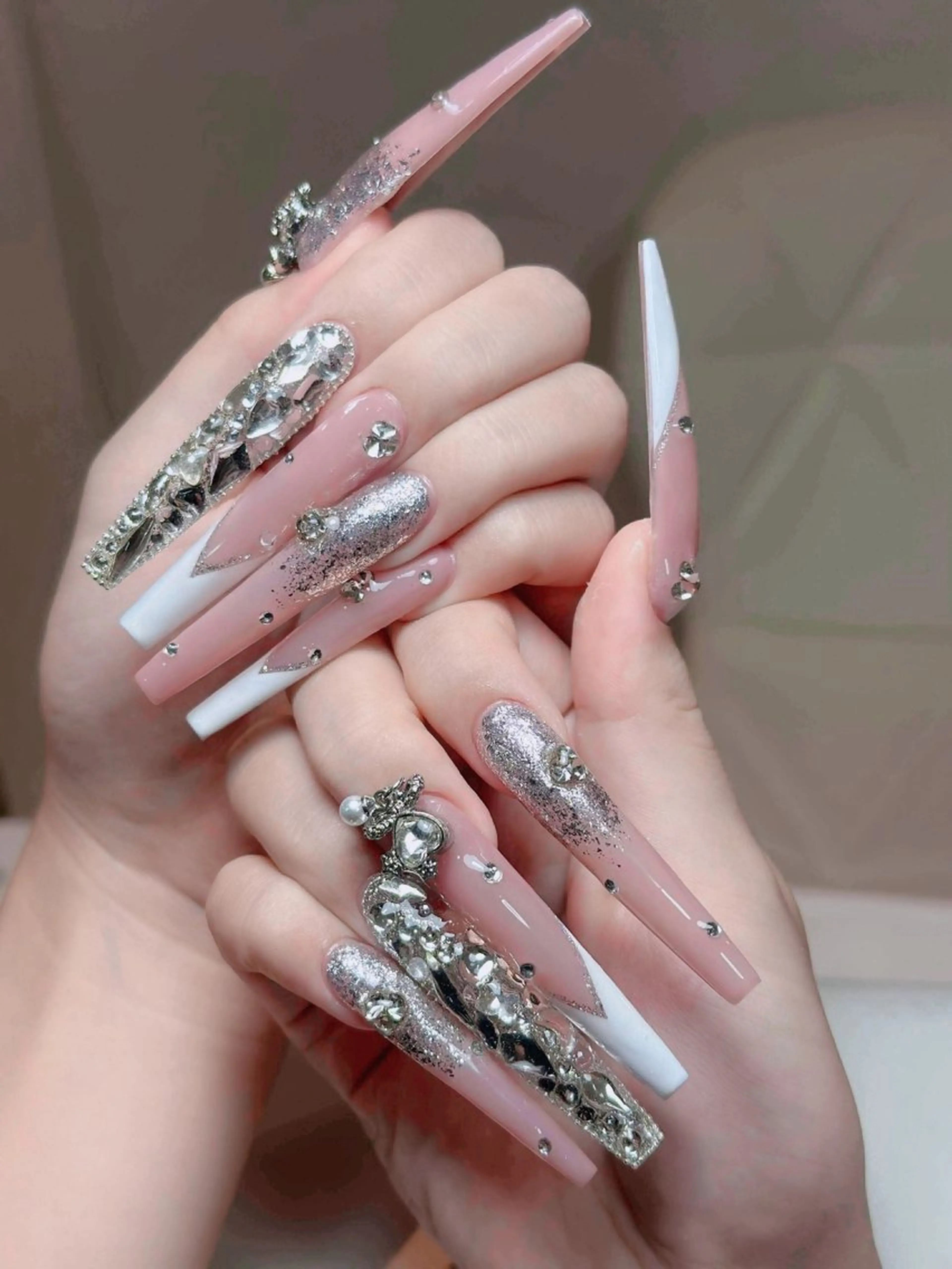 ネイル オーロラネイル フレンチネイル ジェルネイル ハロウィン キラキラネイル ハンドネイル H.baby Nail Salonのネイルデザイン