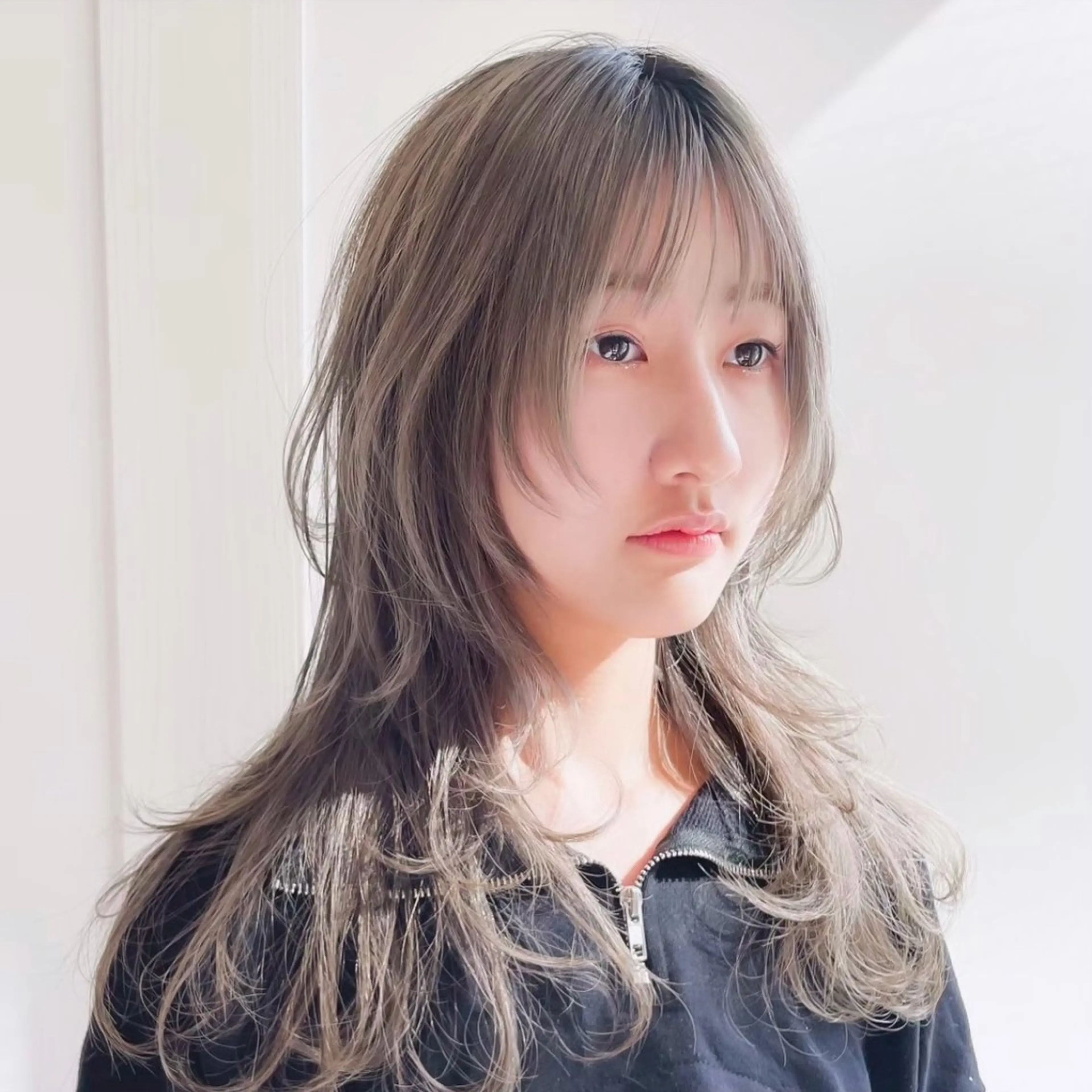 ロング カラー レイヤーカット カット ヘアカラー トリートメント ハイトーン/ウルフ/ レイヤー/Asukaのヘアスタイル