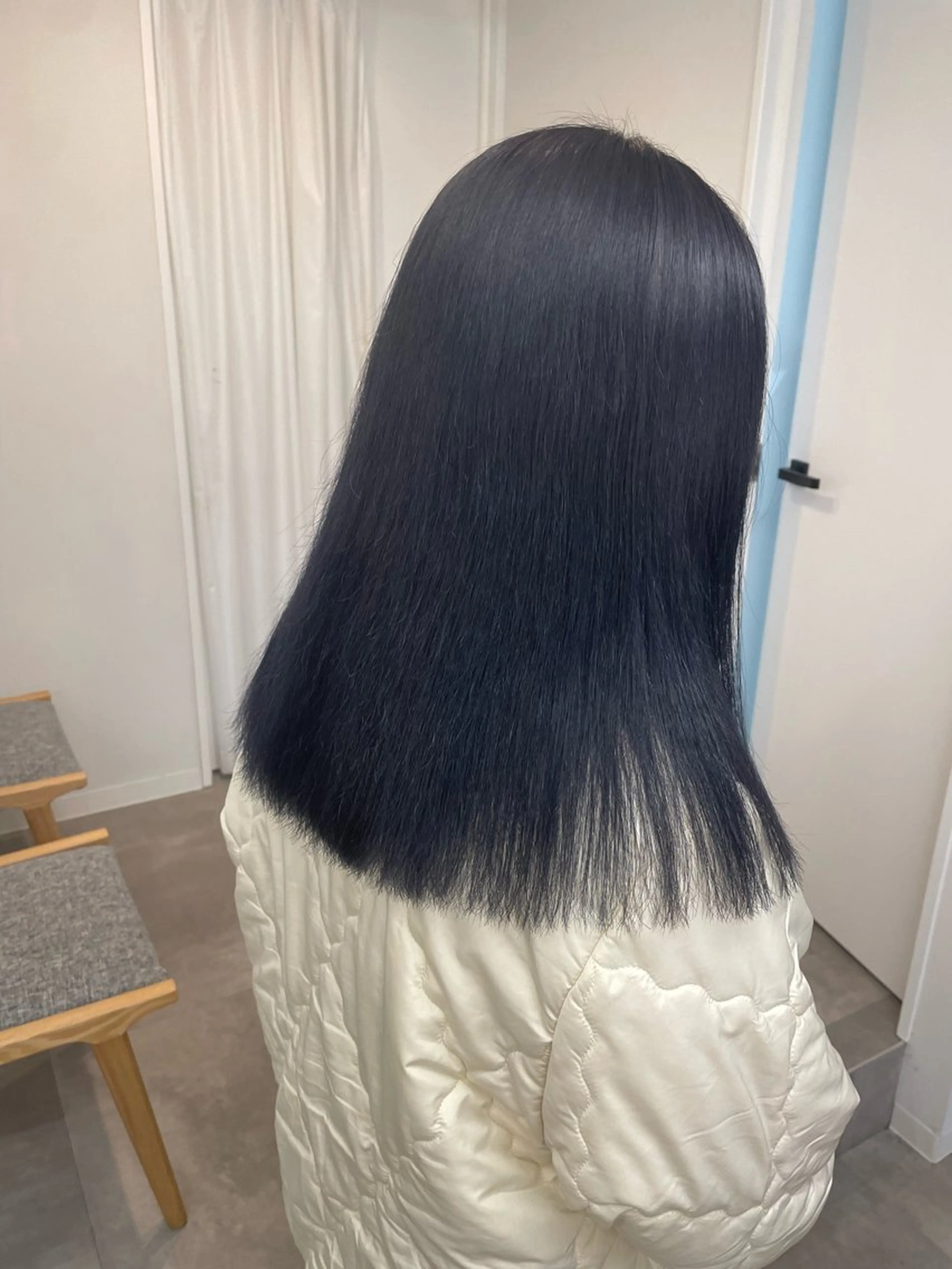 セミロング カラー アッシュ アッシュグレー アッシュグレージュ ブリーチ グレージュ カット ヘアカラー トリートメント ベージュ/オリーブ ボブ/小笠原汐海のヘアスタイル