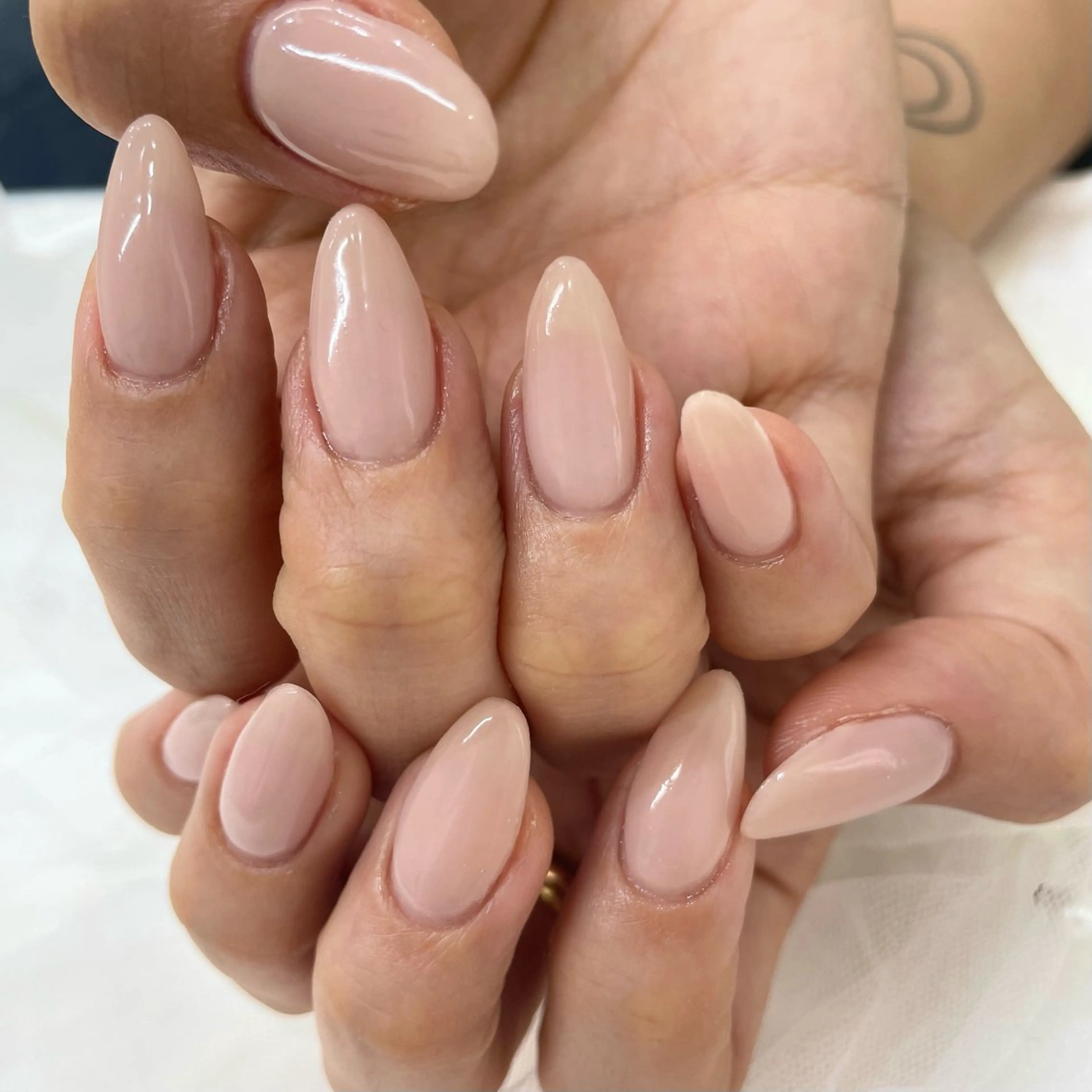 ネイル esNAIL新宿西口店所属・emi esNAILのネイルデザイン