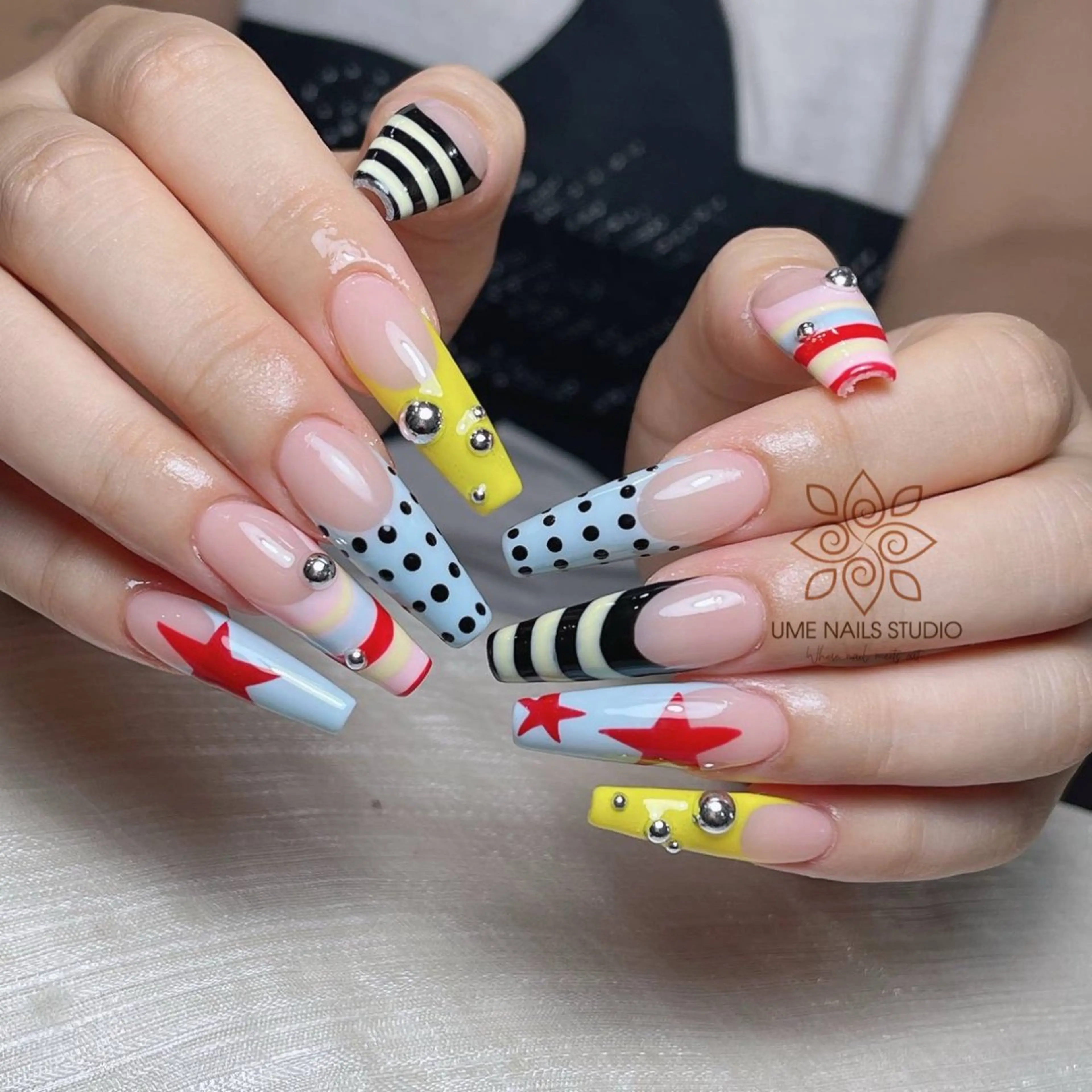 ネイル チークネイル クリアネイル ガーリー キラキラネイル 韓国ネイル ハンドネイル Ume Nail Studioのネイルデザイン