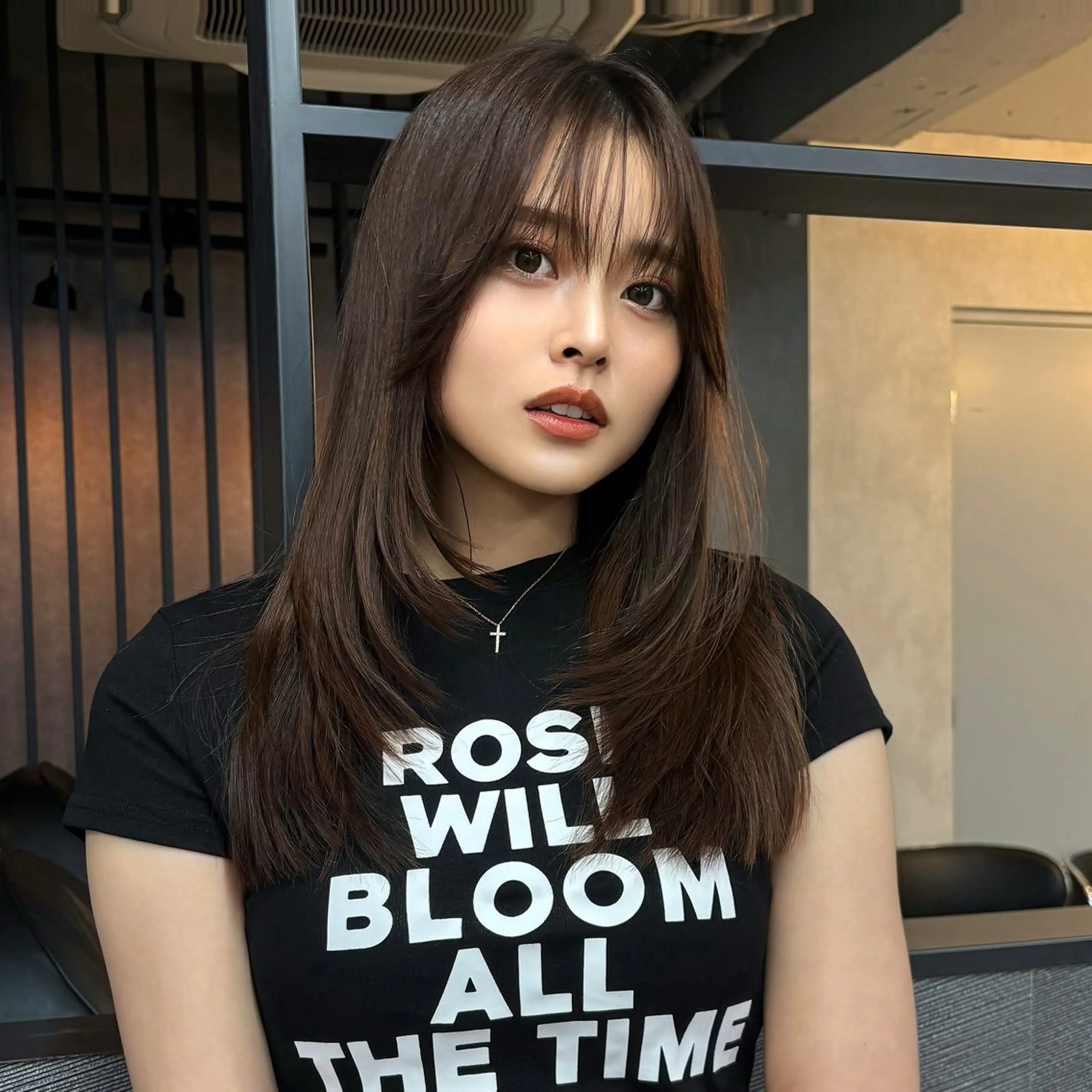 ロング カラー ブラウンカラー チョコレートブラウン 透明感カラー レイヤーカット 神戸レイヤーカット 顔周り／骨格診断のヘアスタイル