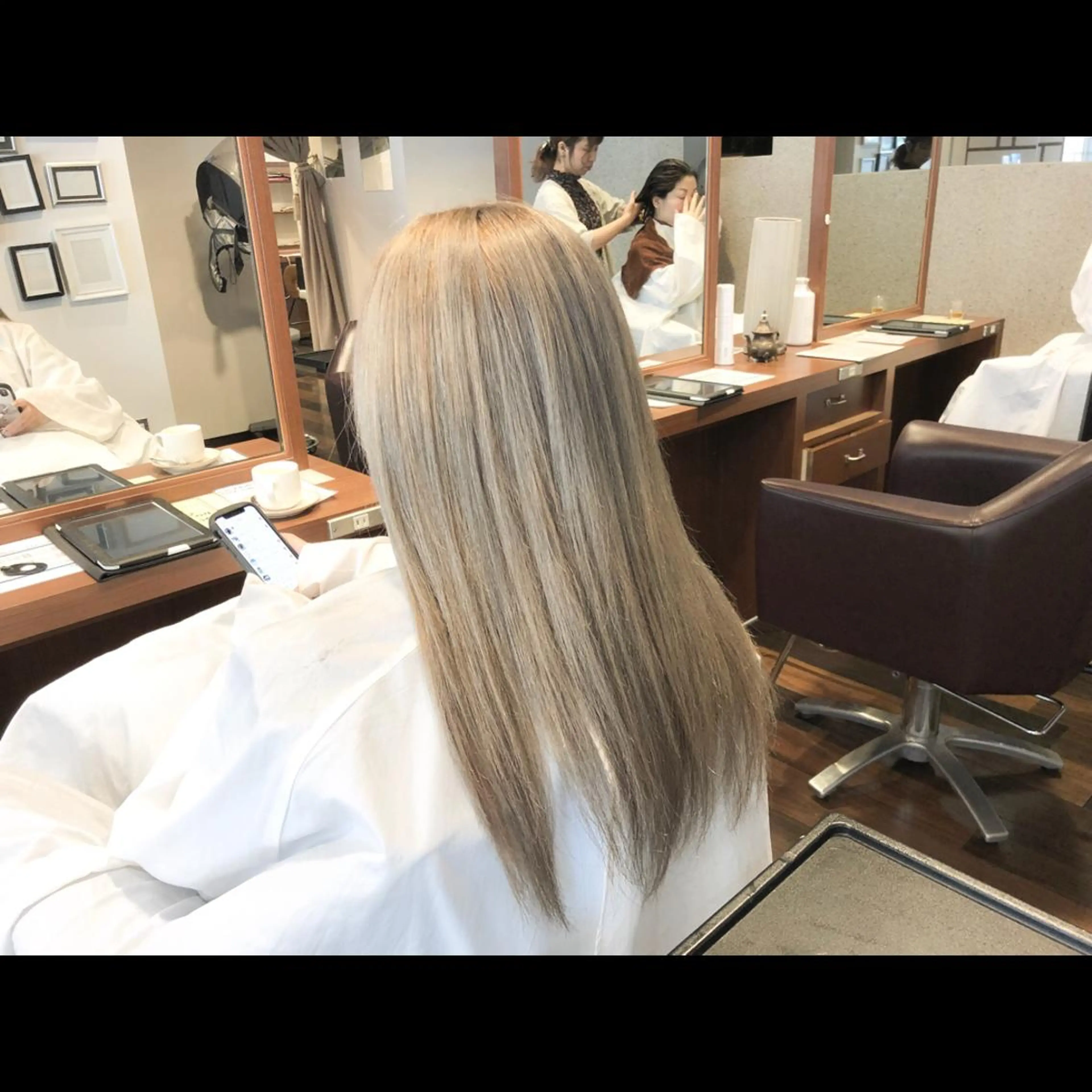 カラー ブリーチ ヘアカラー トリートメント 小森谷 亮太のヘアスタイル