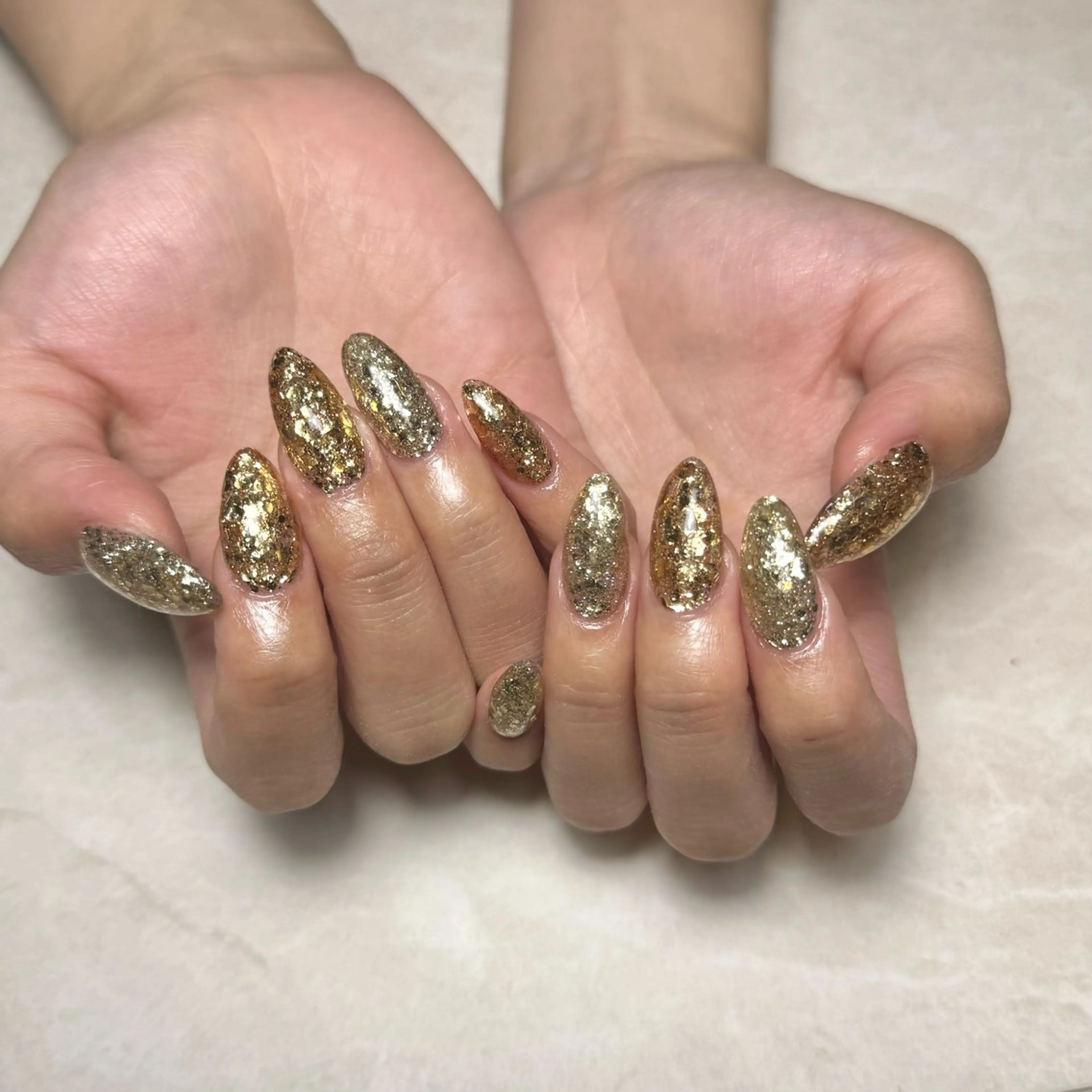 ネイル ゴールド キラキラネイル ラメ(グリッター) ワンカラーネイル シンプルネイル ハンドネイル Nail Salon Lillion【リリオン】所属・lillion karenのネイルデザイン