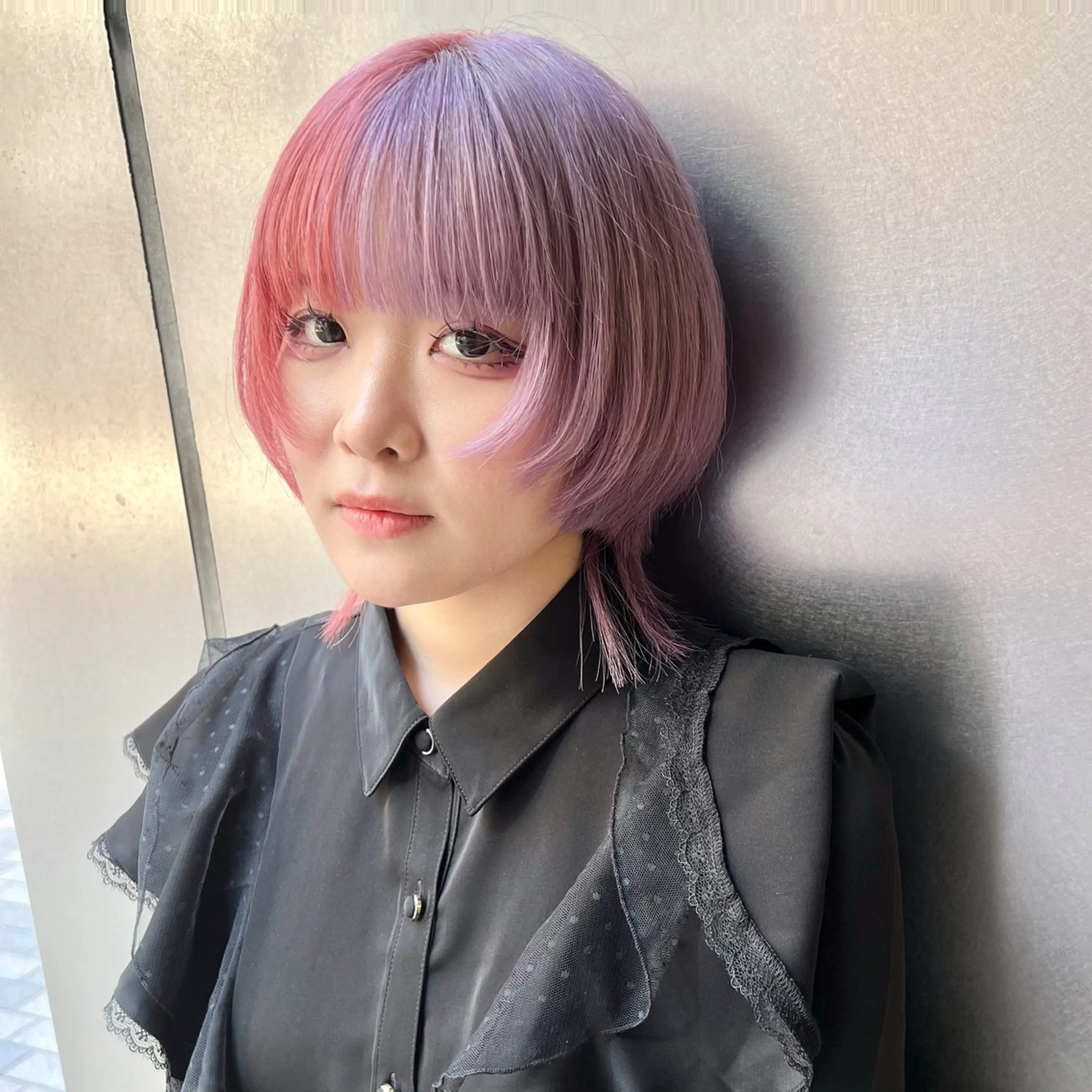 ミディアム カラー ブリーチ ハイトーンカラー レイヤーカット 似合わせカット 小顔カット カット ヘアカラー トリートメント 新宿レイヤーカット 顔周り/骨格診断のヘアスタイル