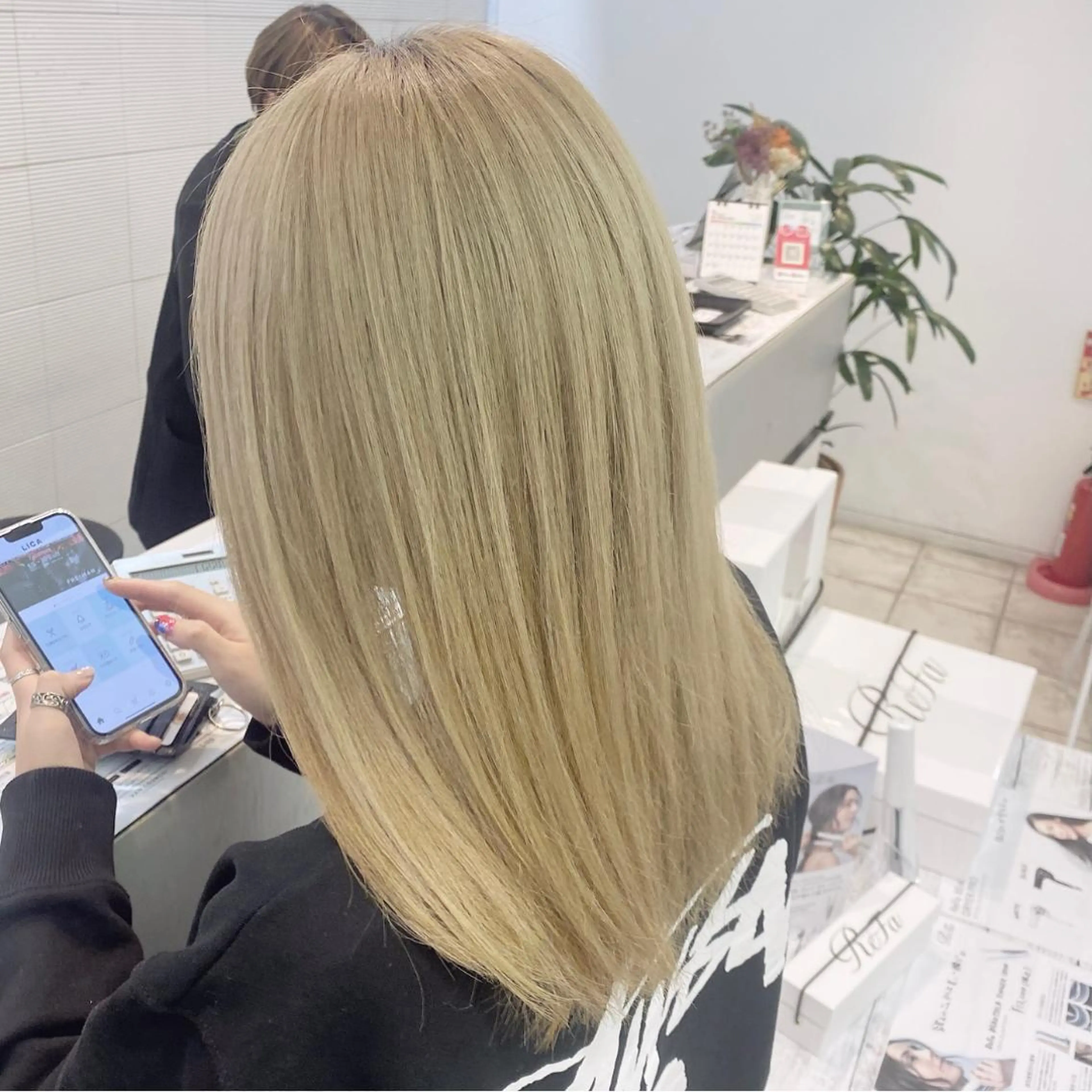 カット+ブリーチカラー+エドル、キャラデコカラーの写真