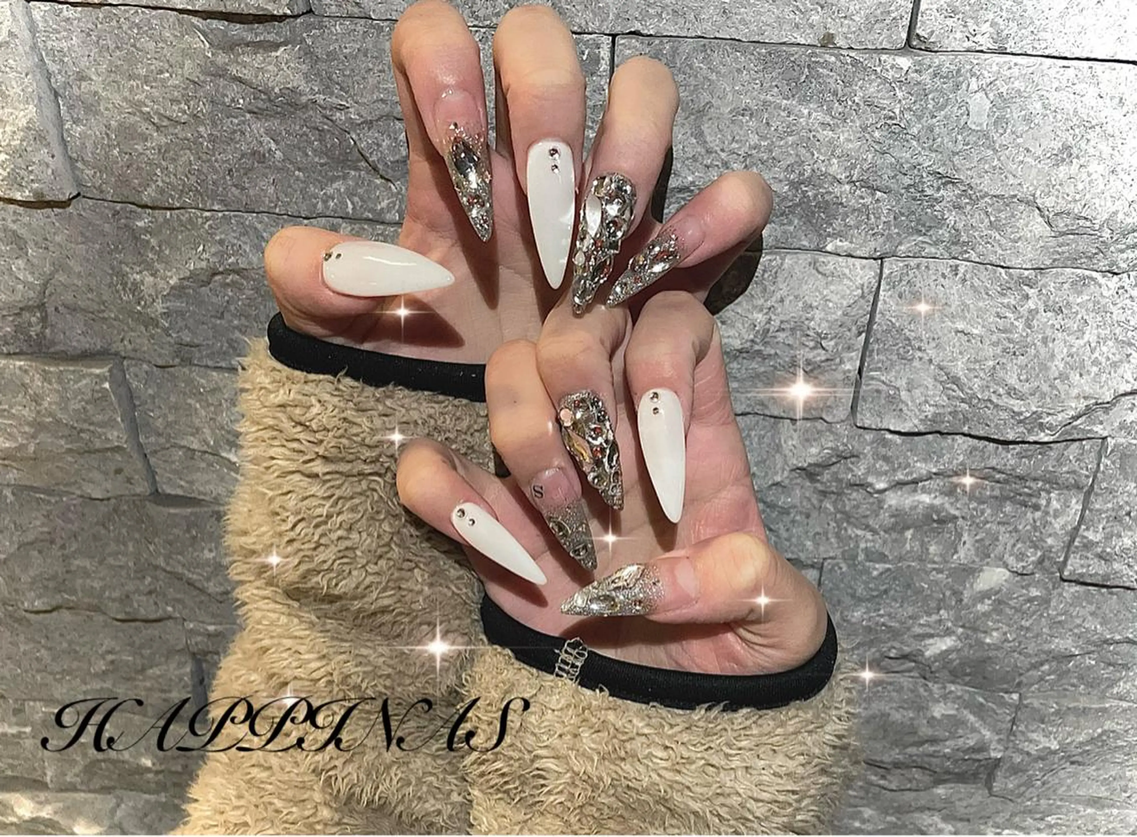 ネイル フラッシュネイル キラキラネイル スカルプネイル シルバー ストーンネイル ハンドネイル HAPPINAS Jrネイリスト💅のネイルデザイン