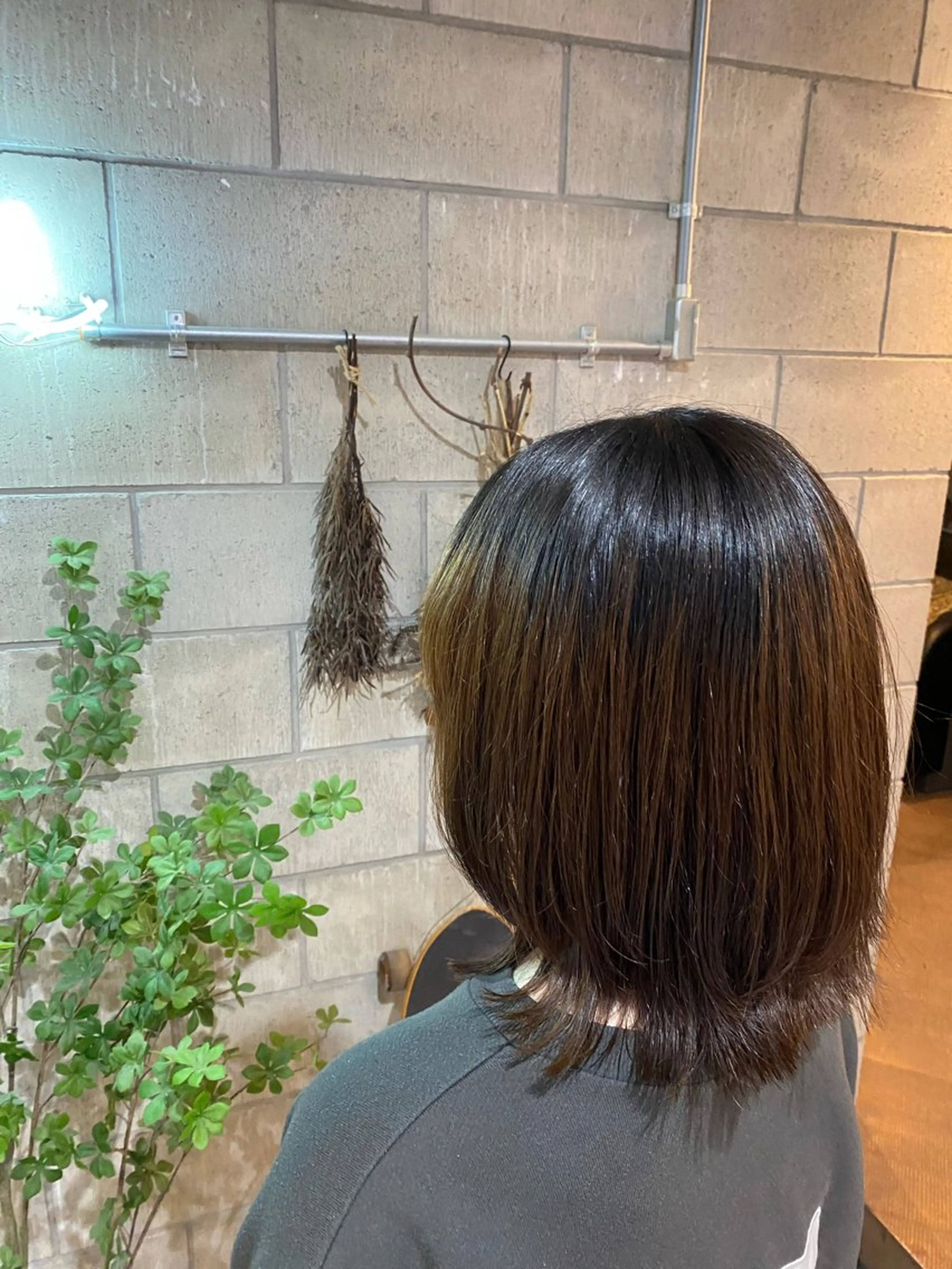 ミディアム くびれヘア 外ハネヘア 艶髪・透明感カラー・ 韓国ヘア・Yuriのヘアスタイル
