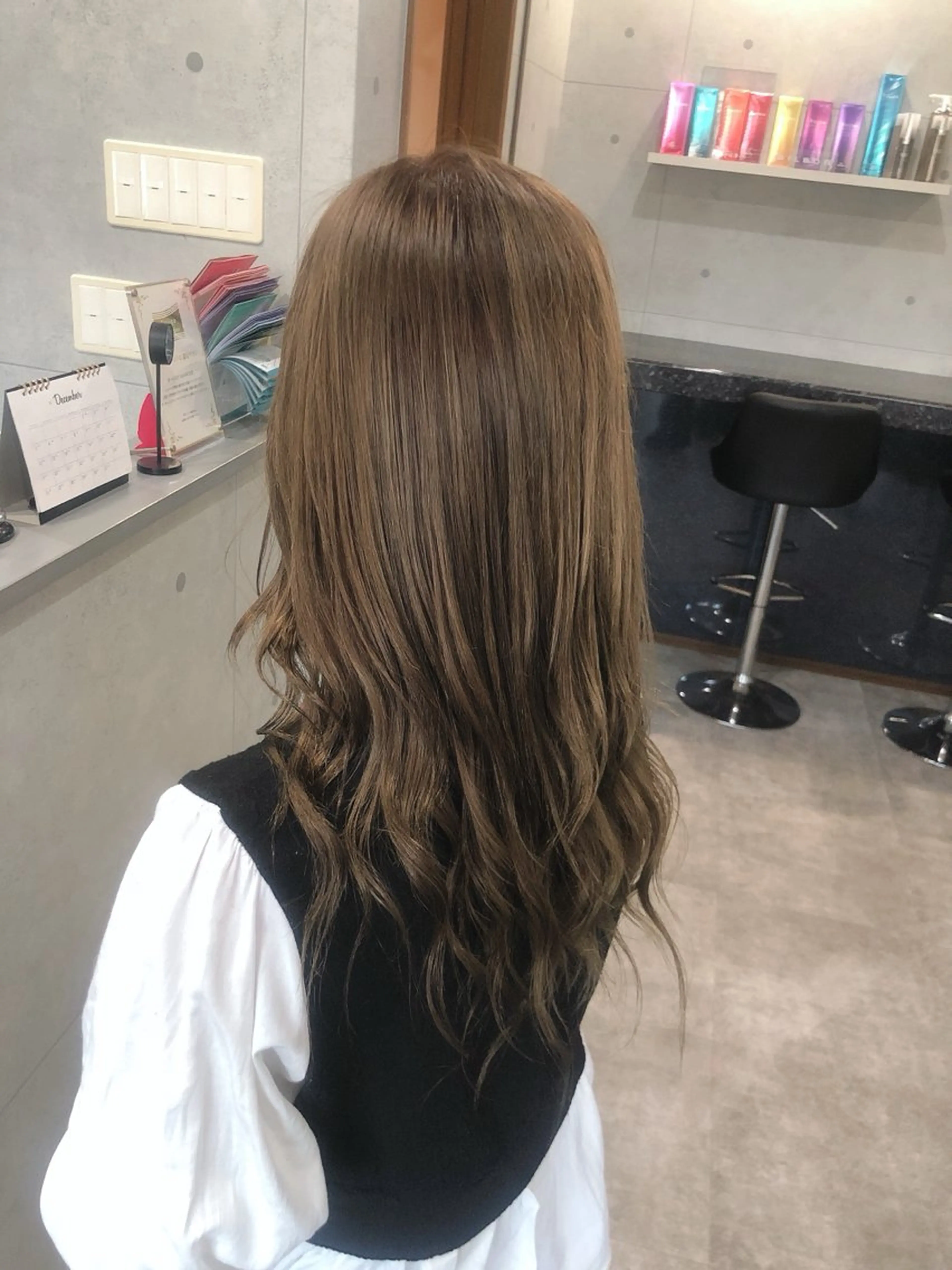 ロング ボブ くびれヘア くせ毛 髪質改善 切りっぱなしロブ REVE所属・REVE 【外国人風カラー】のヘアスタイル