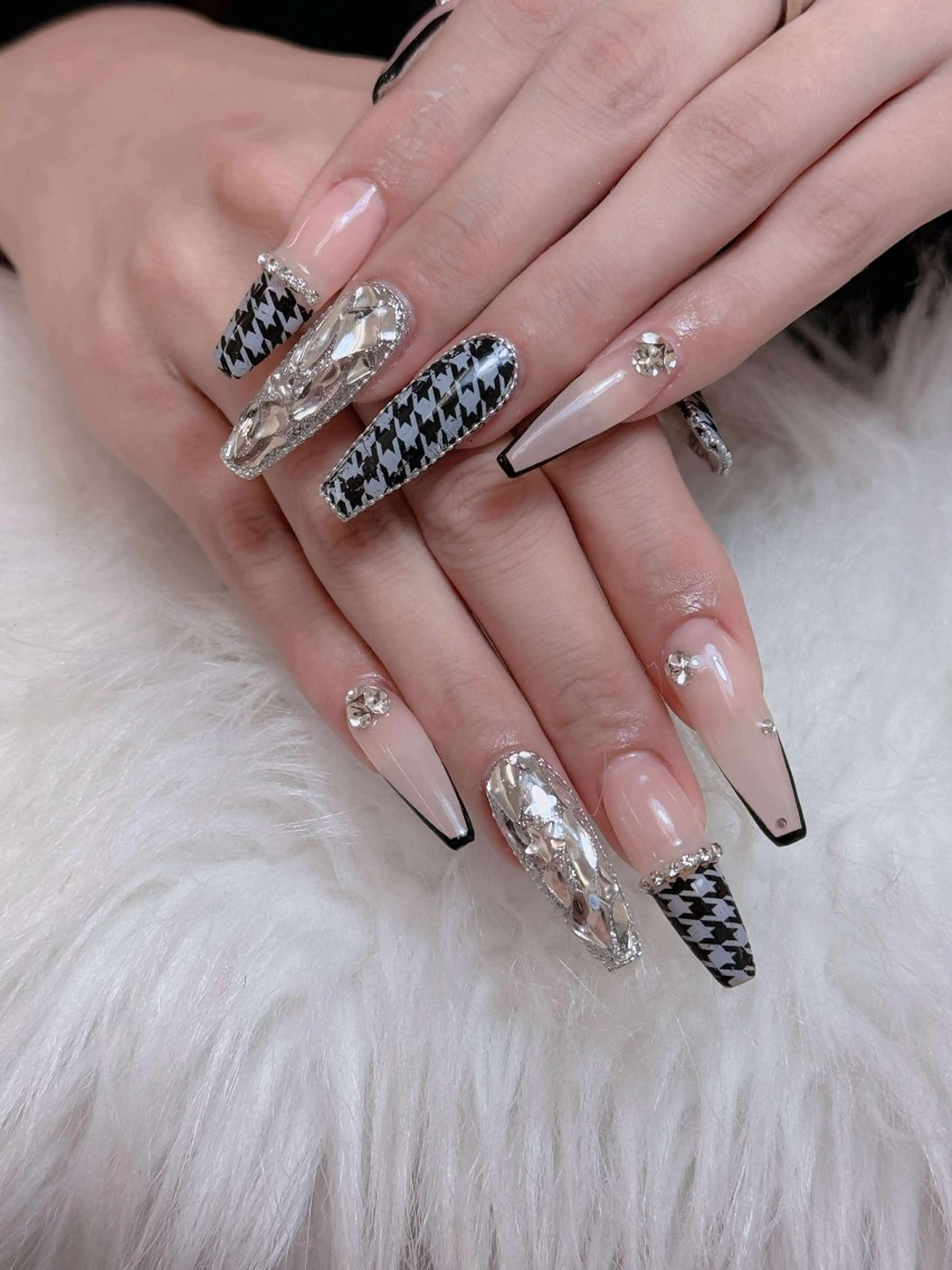 ネイル オーロラネイル チークネイル フットネイル フレンチネイル ハロウィン ハンドネイル Lumi Nail 新大久保3‘のネイルデザイン