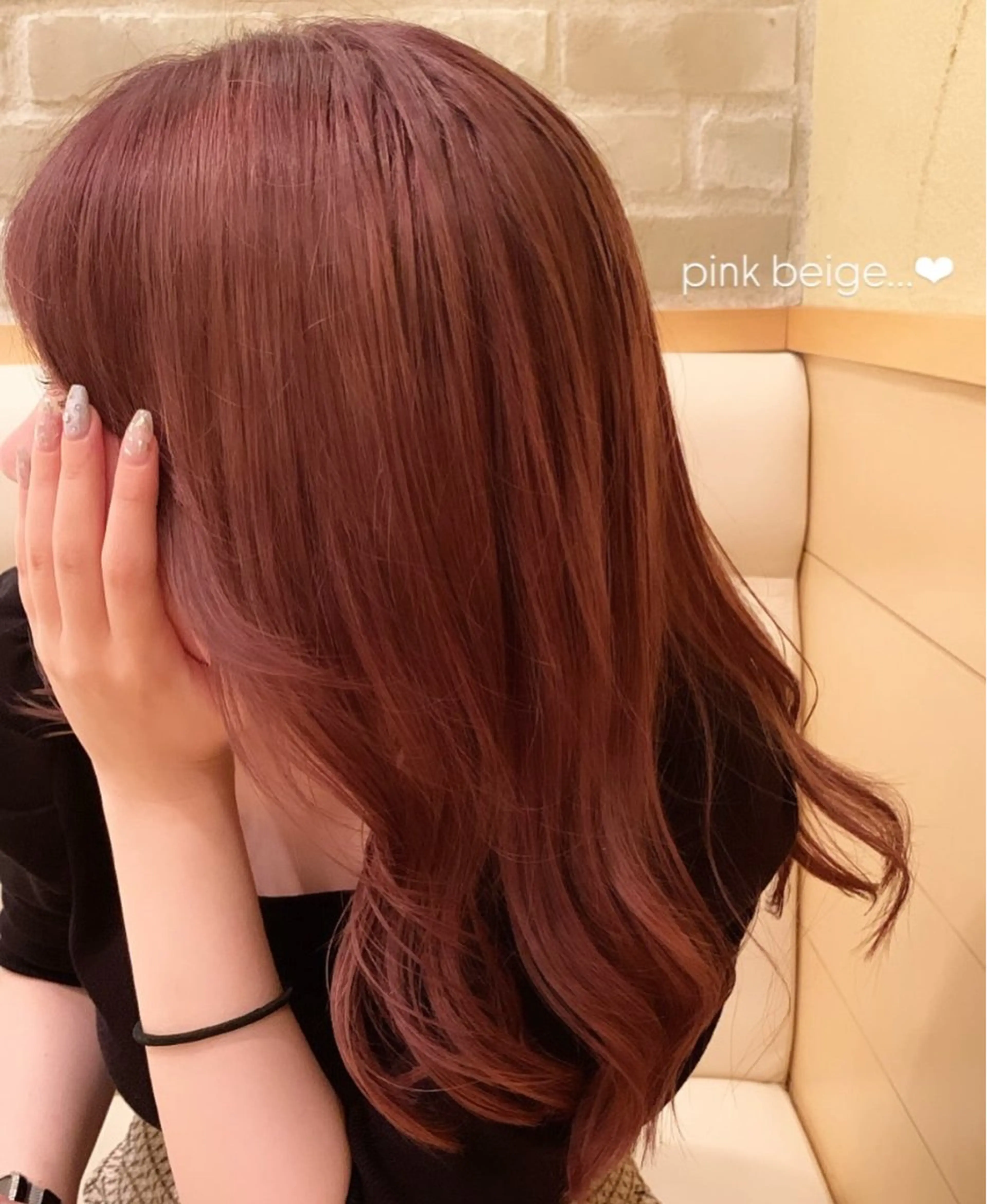 セミロング カラー ベージュカラー ピンクカラー ピンクベージュ カット ヘアカラー トリートメント 梅木 李奈のヘアスタイル