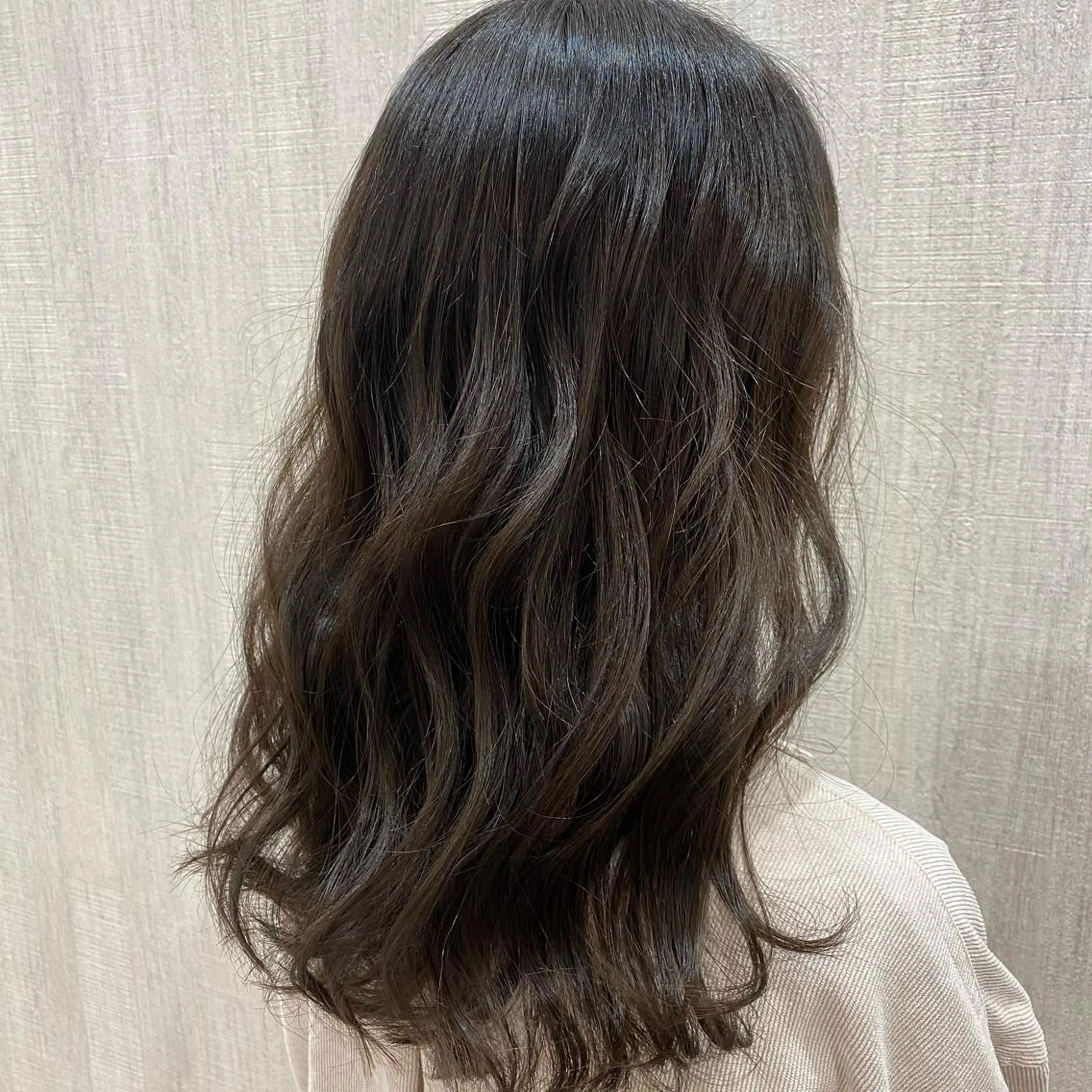 セミロング カラー カット ヘアカラー トリートメント 🫧透け感⋆艶髪💎 山口アヤカのヘアスタイル