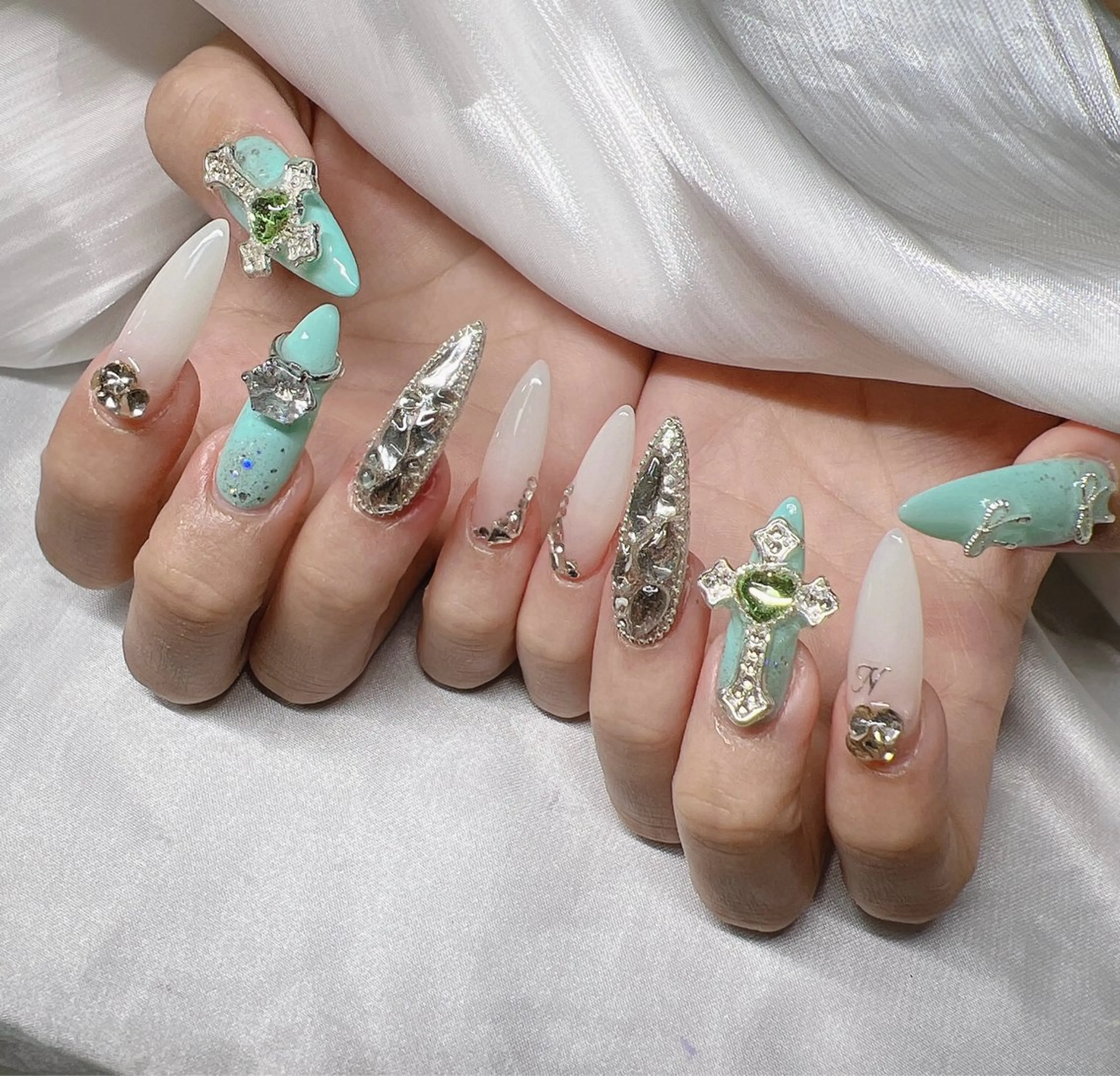 ネイル ハンドネイル Lee Nailsのネイルデザイン