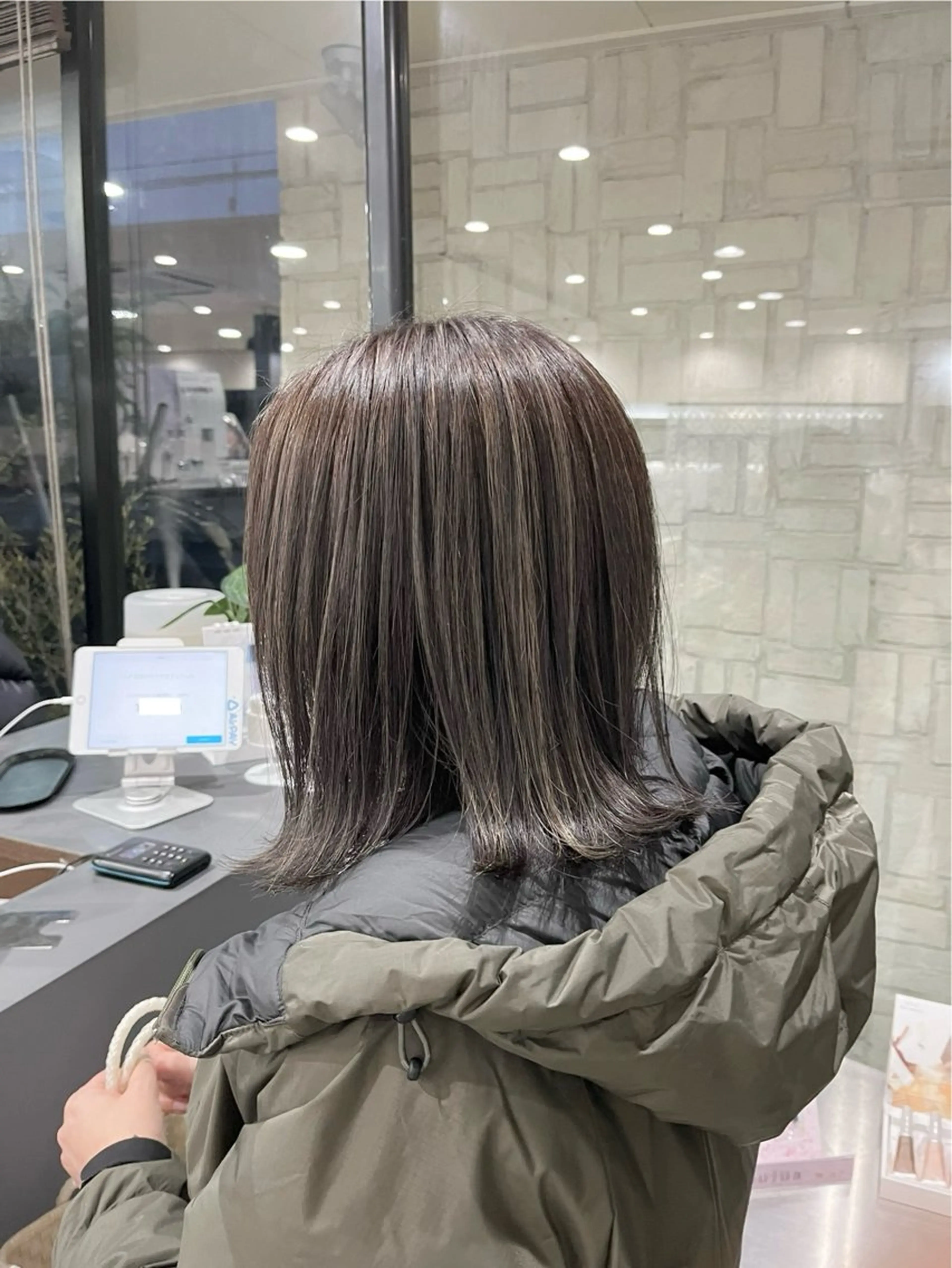 ミディアム ハイライト 飛田 由貴のヘアスタイル