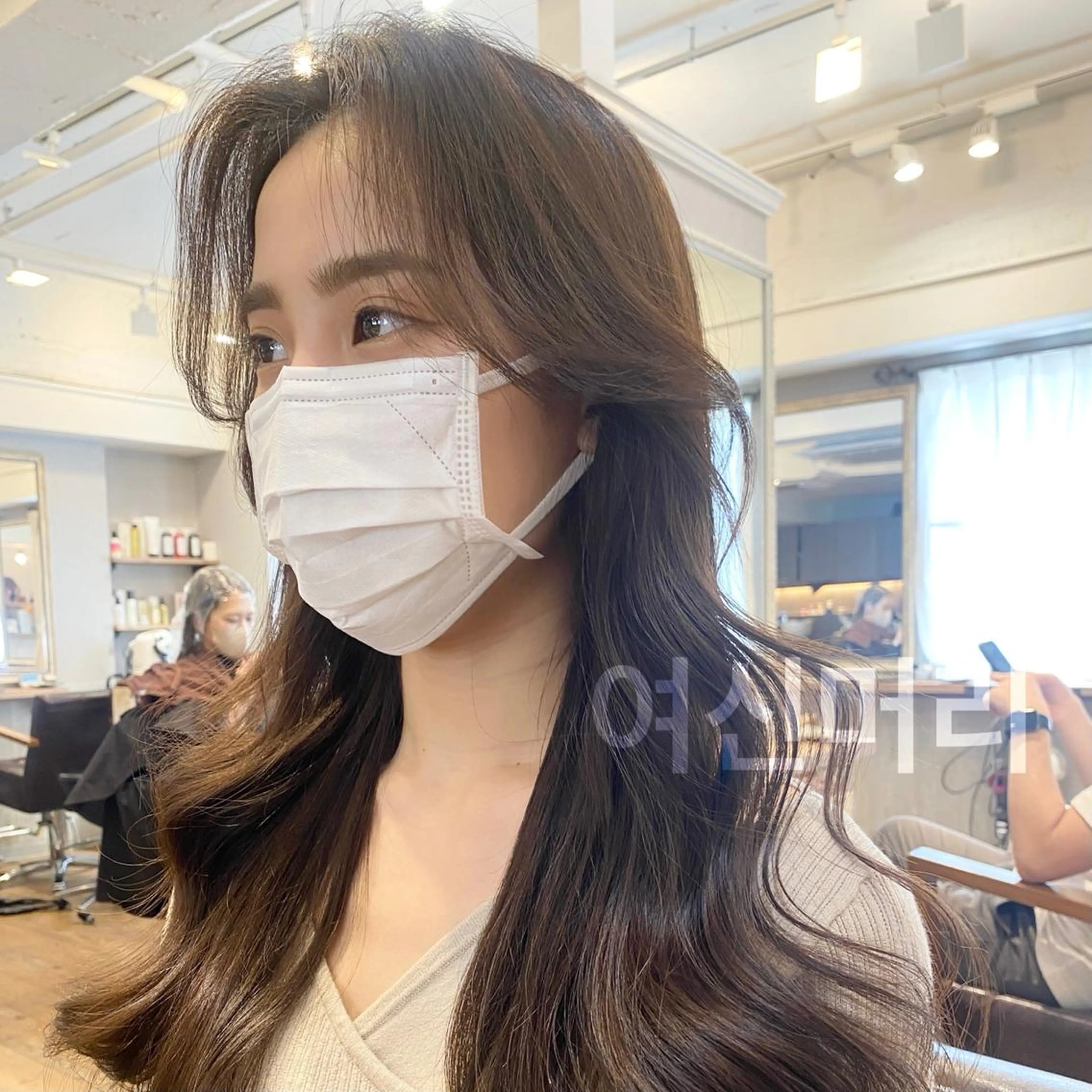 セミロング カラー カット ヘアカラー 縮毛矯正 layercut✂️ 韓国ヘア/髪質改善のヘアスタイル