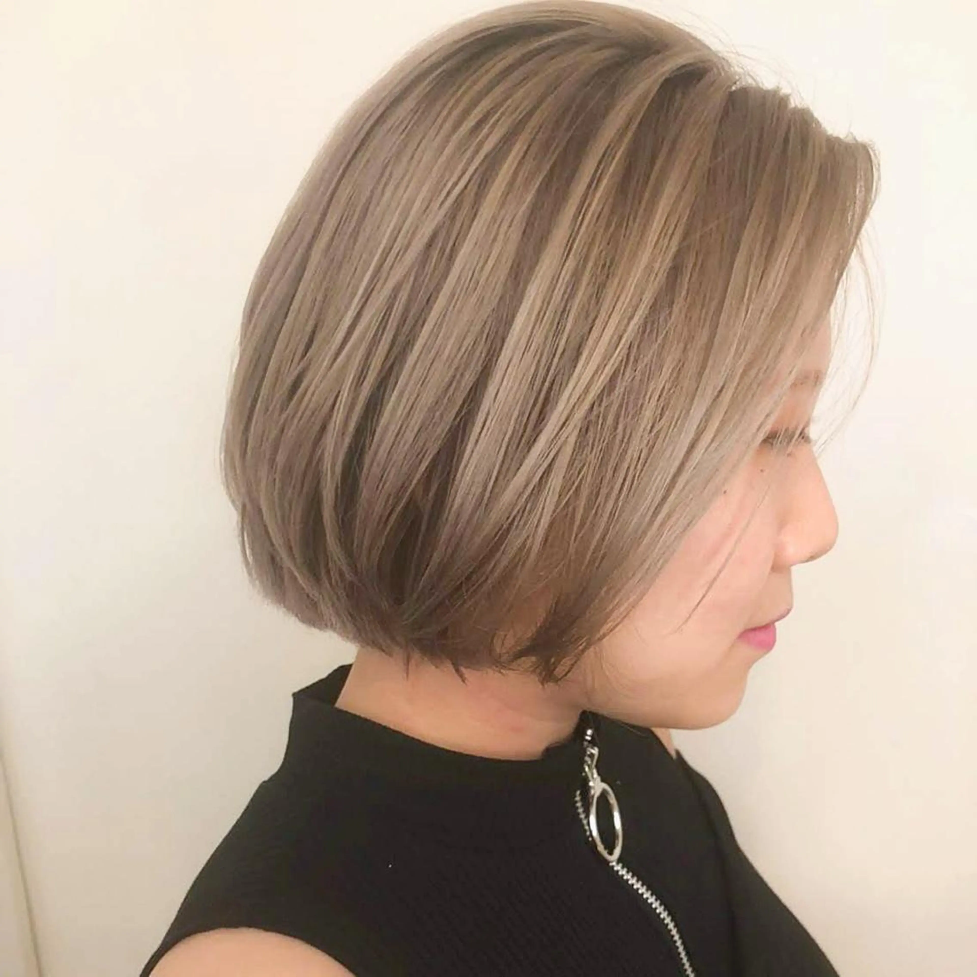 ミディアム カラー ブロンド ハイトーンカラー 外国人風カラー カット ヘアカラー 竹内啓太 ボブのヘアスタイル