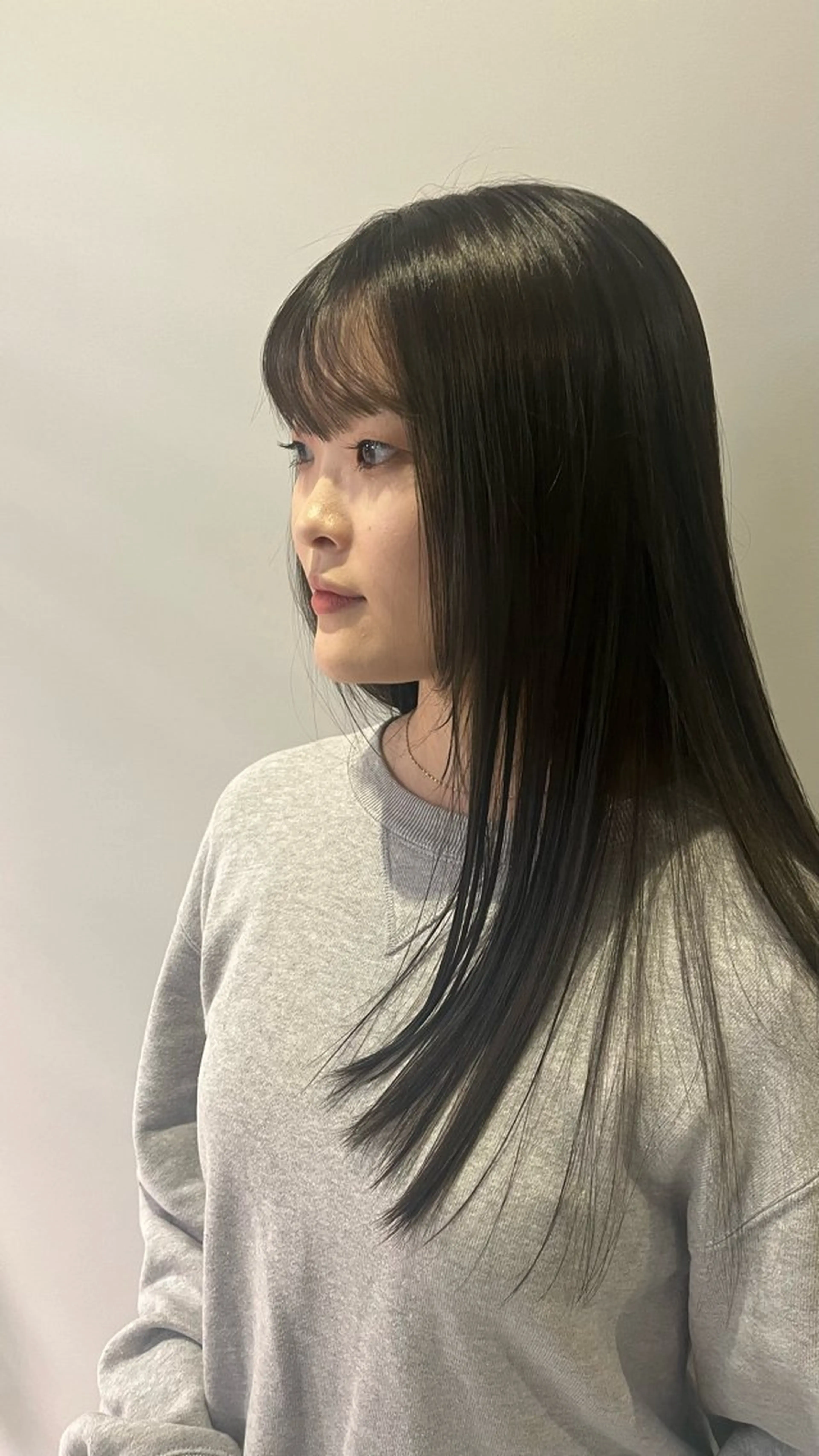 ロング カラー ヘアカラー One momokaのヘアスタイル