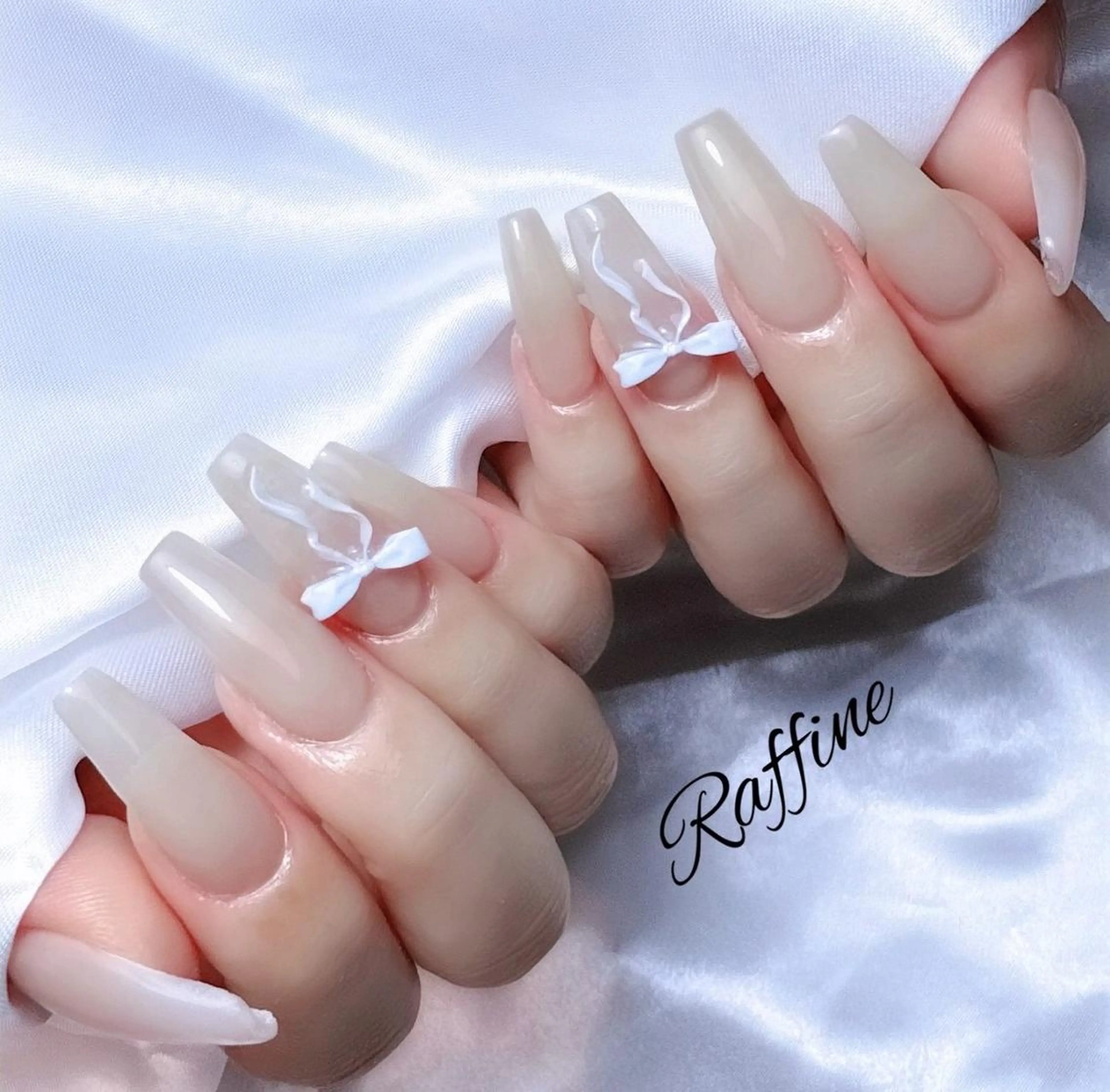 ネイル ハンドネイル RAFFINE haru🦋🩵のネイルデザイン