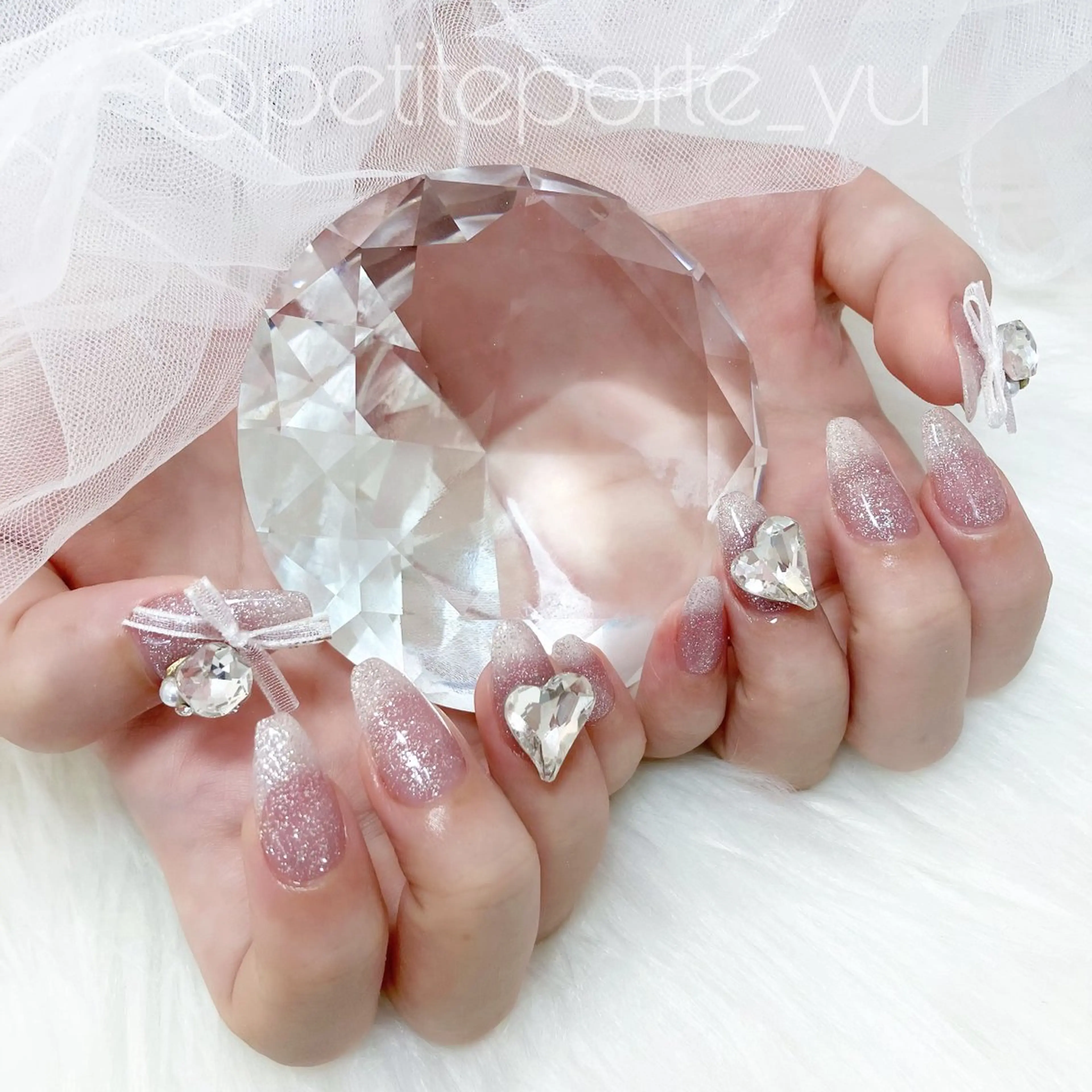 ネイル フラッシュネイル キラキラネイル ワンカラーネイル リボン ストーンネイル ハンドネイル nailsalon petite porte所属・petite porteのネイルデザイン