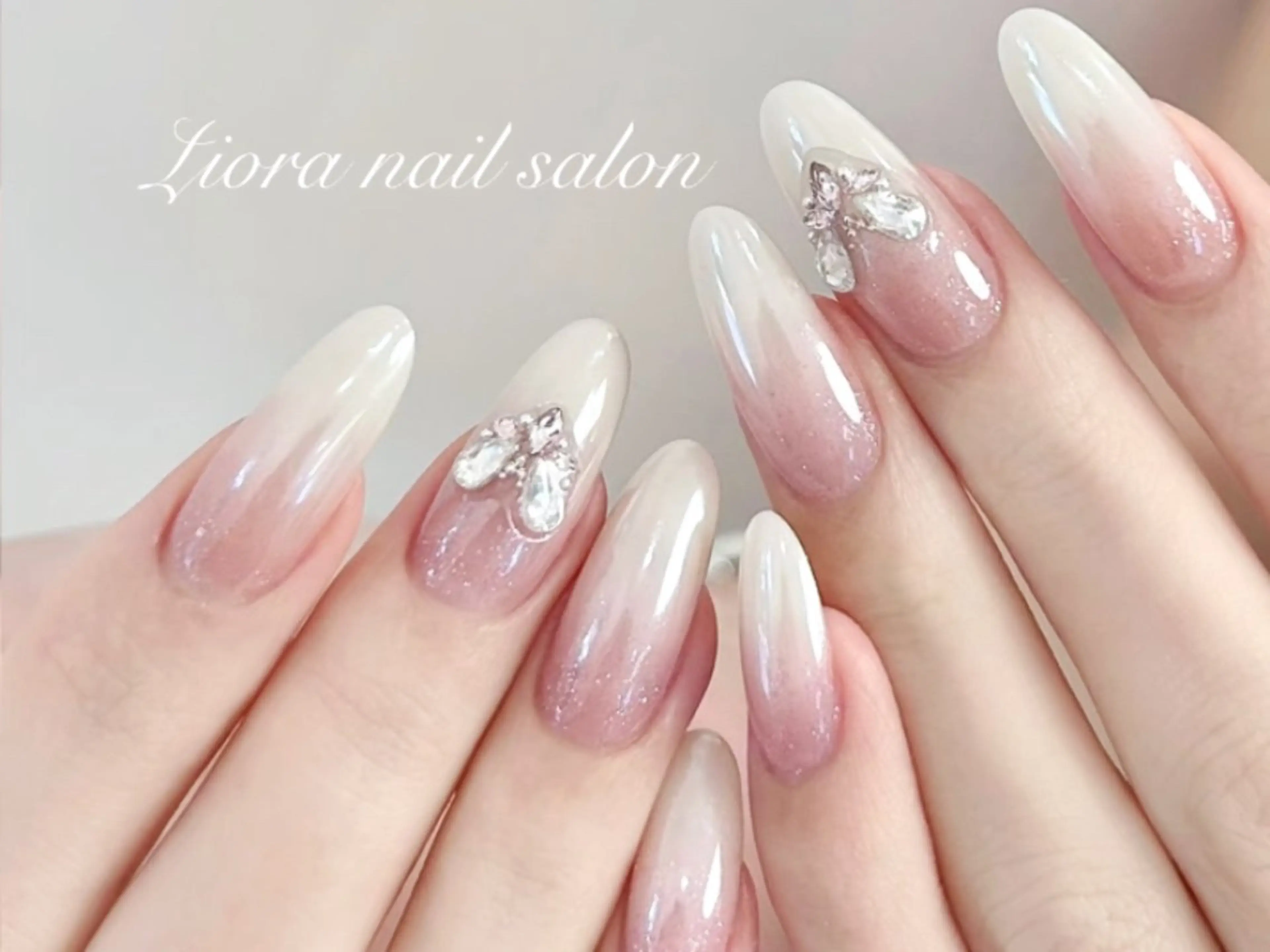 ネイル フレンチネイル ジェルネイル ガーリー グラデーション キラキラネイル ハンドネイル Liora ネイルサロン所属・Liora nail salonのネイルデザイン