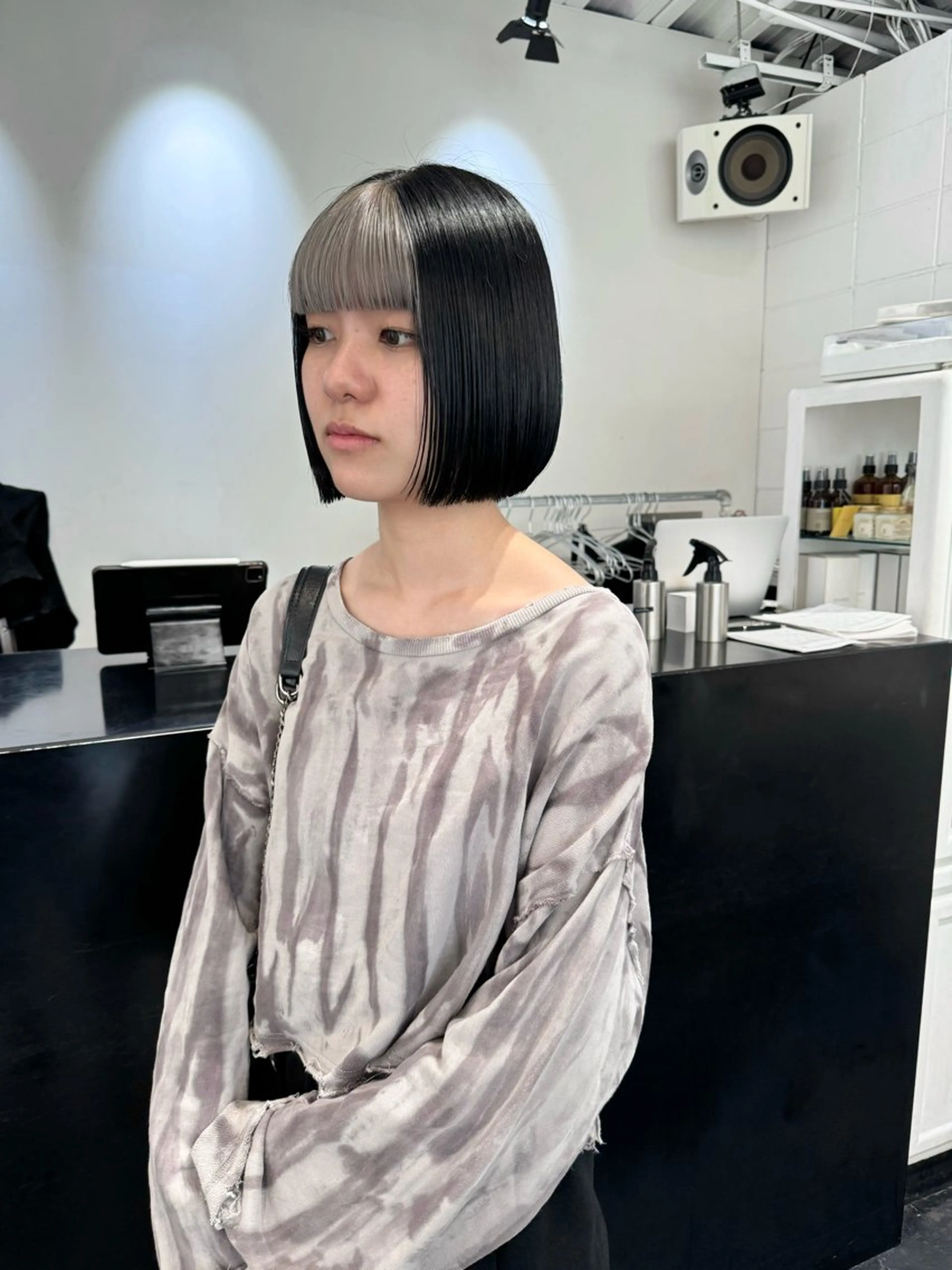 ショート カラー ヘアアレンジ 黒髪 ブリーチ デザインカラー シルバー ホワイトシルバー カット ヘアカラー トリートメント 💗艶髪ハイトー ンAYAKA💗のヘアスタイル