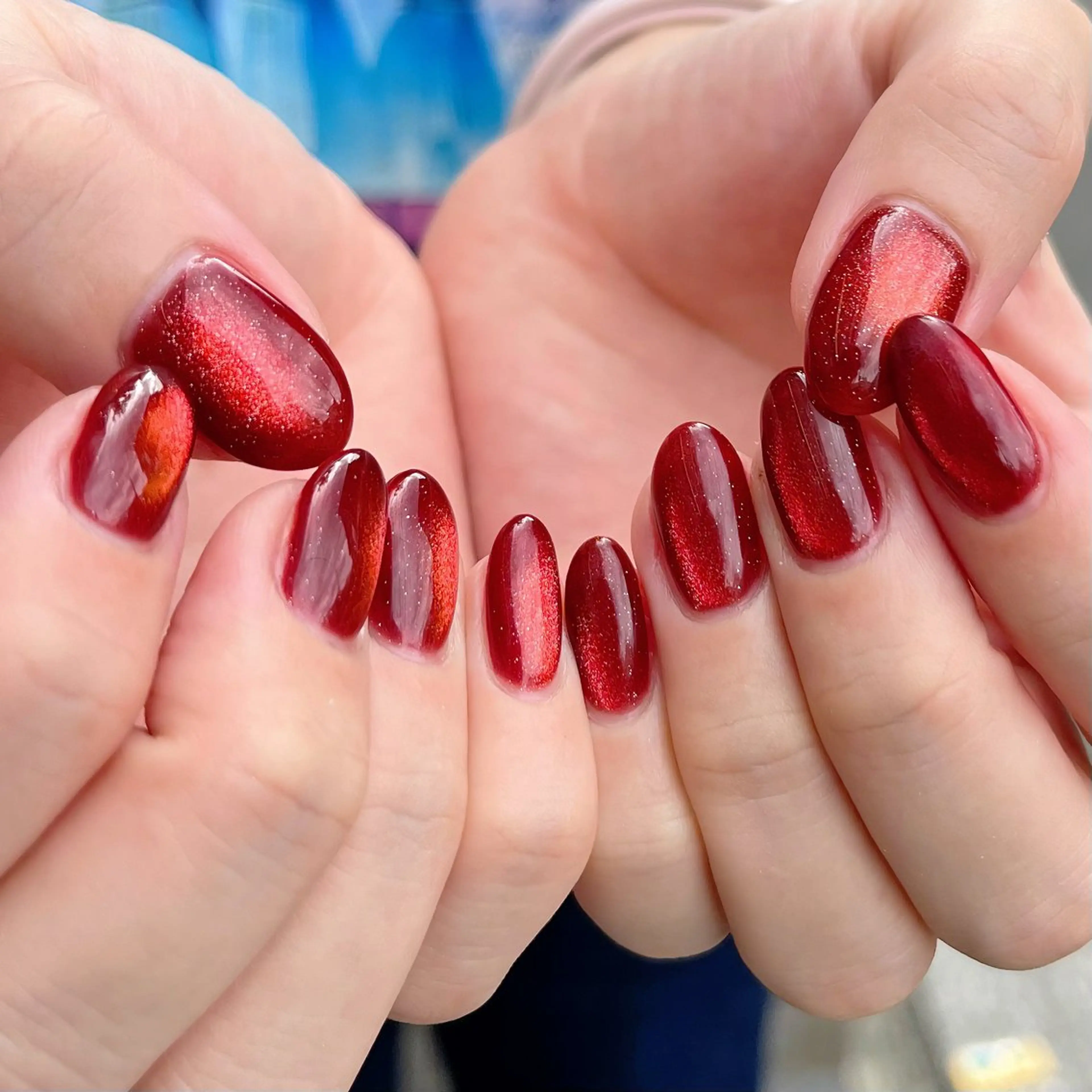 ネイル 氷ネイル・うるうるネイル キラキラネイル マグネットネイル 赤色 ハンドネイル ハンドケア 🎀NAIL🎀 AI🪄︎︎◝✩のネイルデザイン
