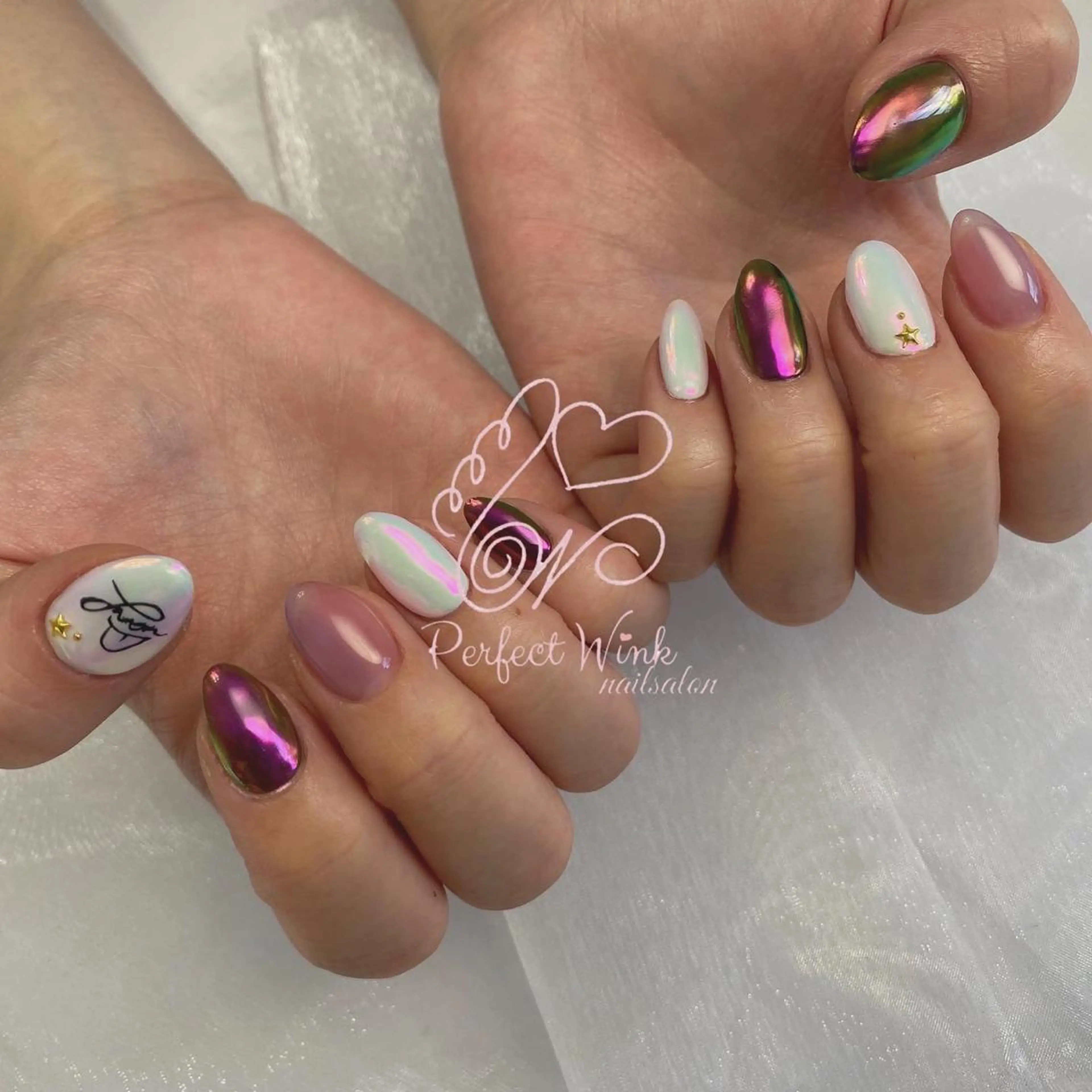 ネイル フレンチネイル ジェルネイル グラデーション キラキラネイル ラメ(グリッター) ハンドネイル 💅Perfect Wink RUI🌈のネイルデザイン
