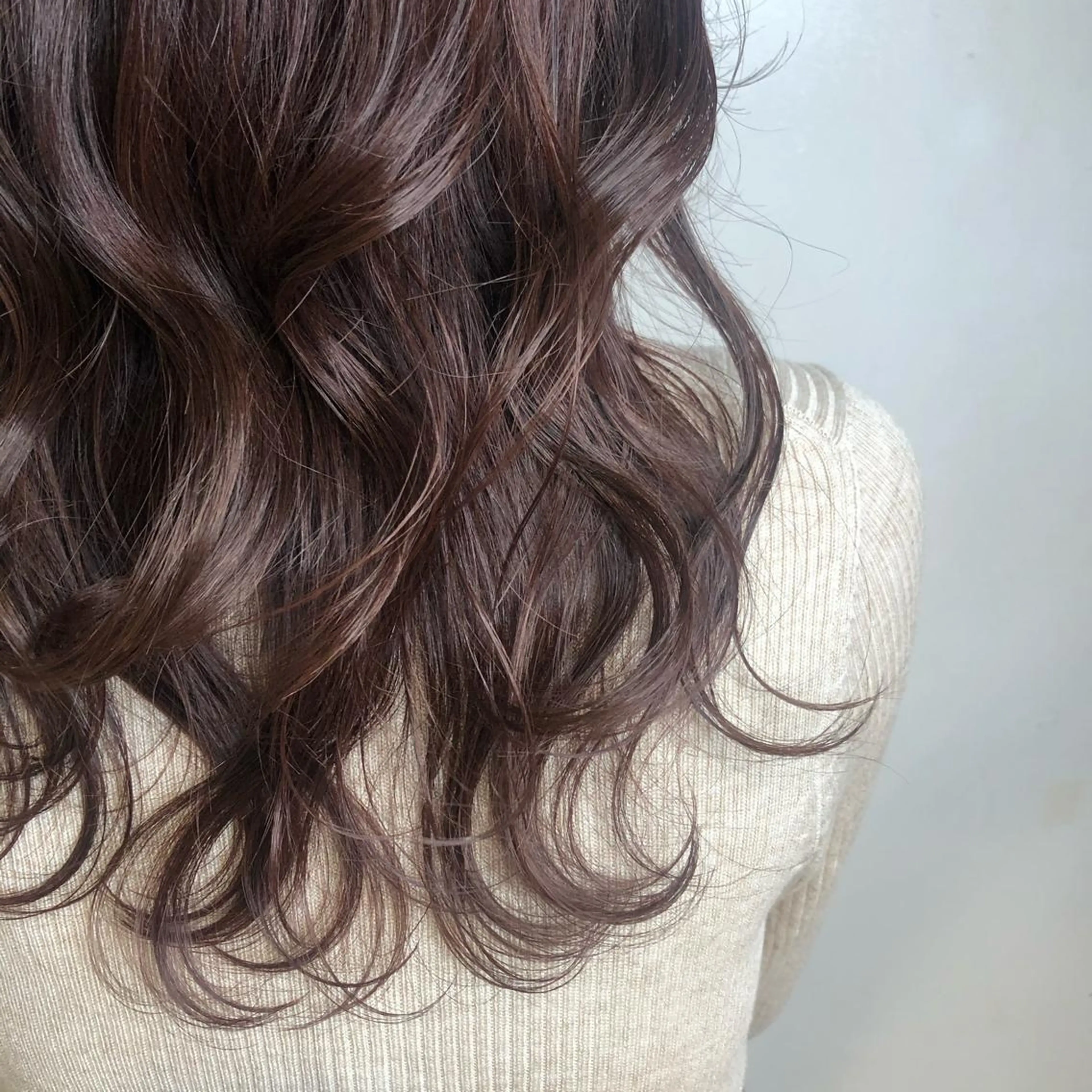 セミロング カラー マツエク・マツパ ブラウンカラー パープルカラー パープルブラウン カラーマツエク カット ヘアカラー トリートメント Noah's　Ark所属・透明感カラー🫧ヘア セット🫧松本菜月の眉毛・アイブロウイメージ