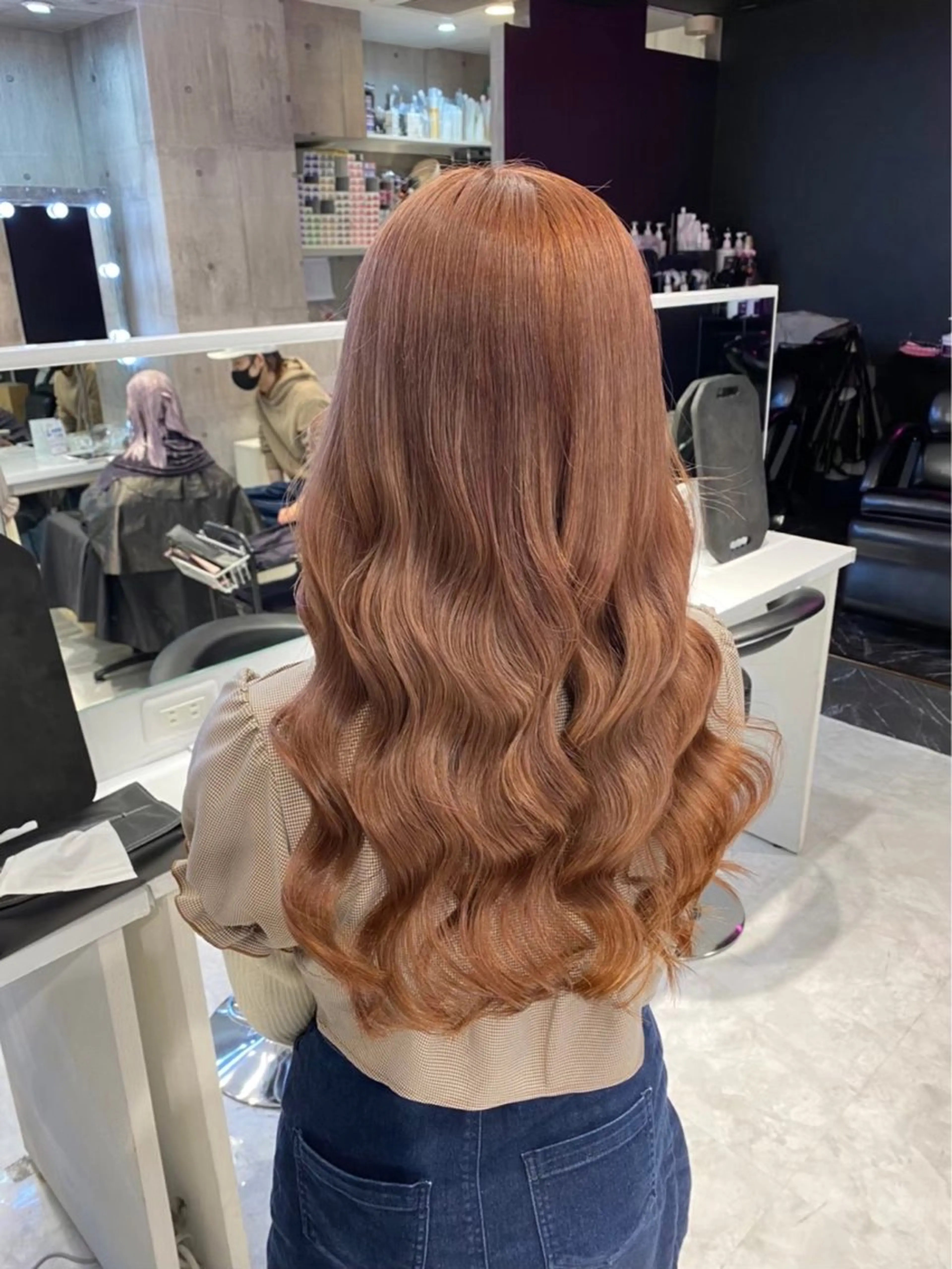 ミディアム カラー ヘアアレンジ ベージュカラー ブリーチ ハイトーンカラー オレンジ オレンジベージュ ヘアカラー トリートメント 🌟🍒ハイトーン 韓国ヘア/ユウミのヘアスタイル