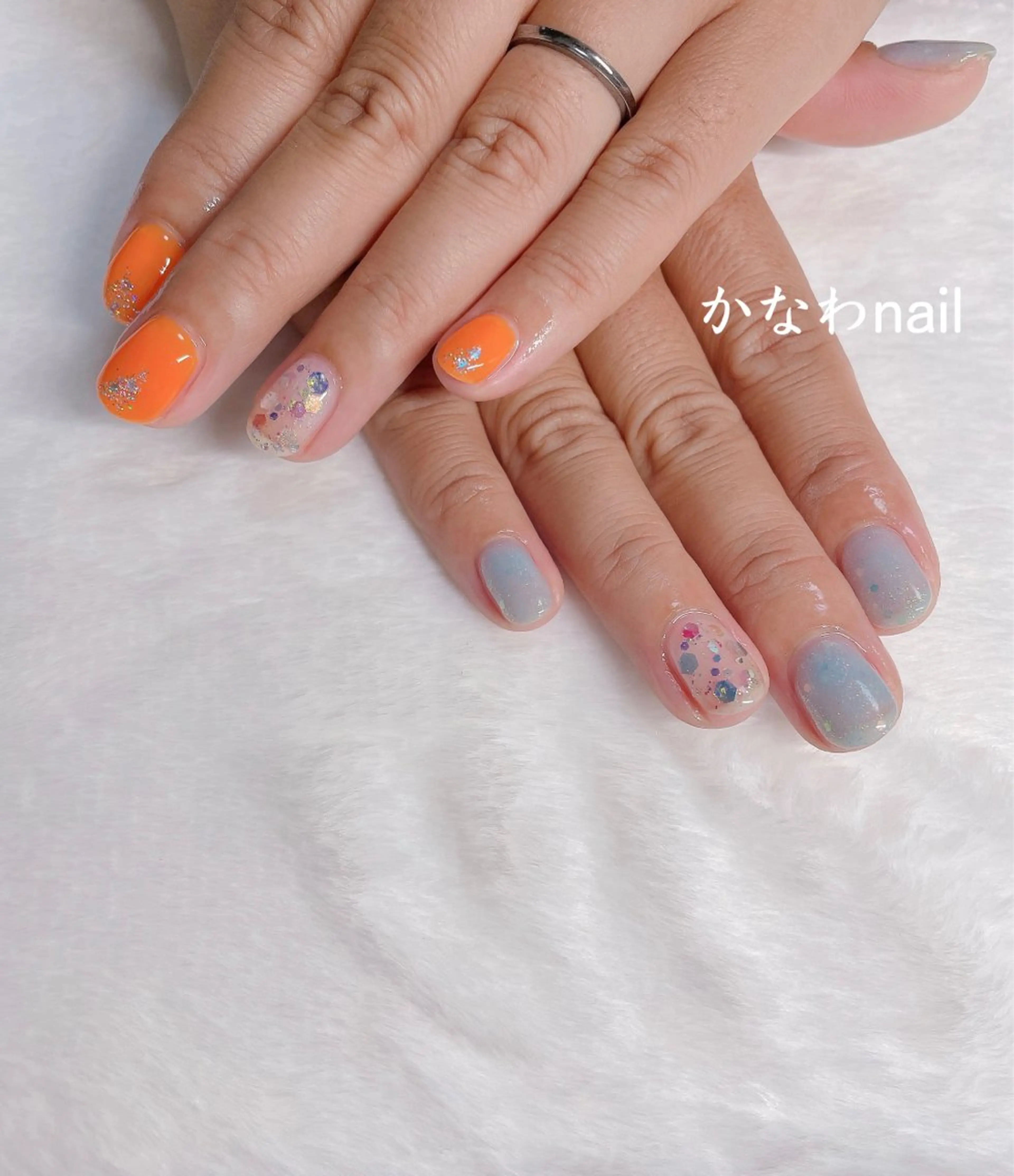 ネイル キラキラネイル 水色 オレンジ 夏ネイル ハンドネイル ハンドケア かなわ nailのネイルデザイン
