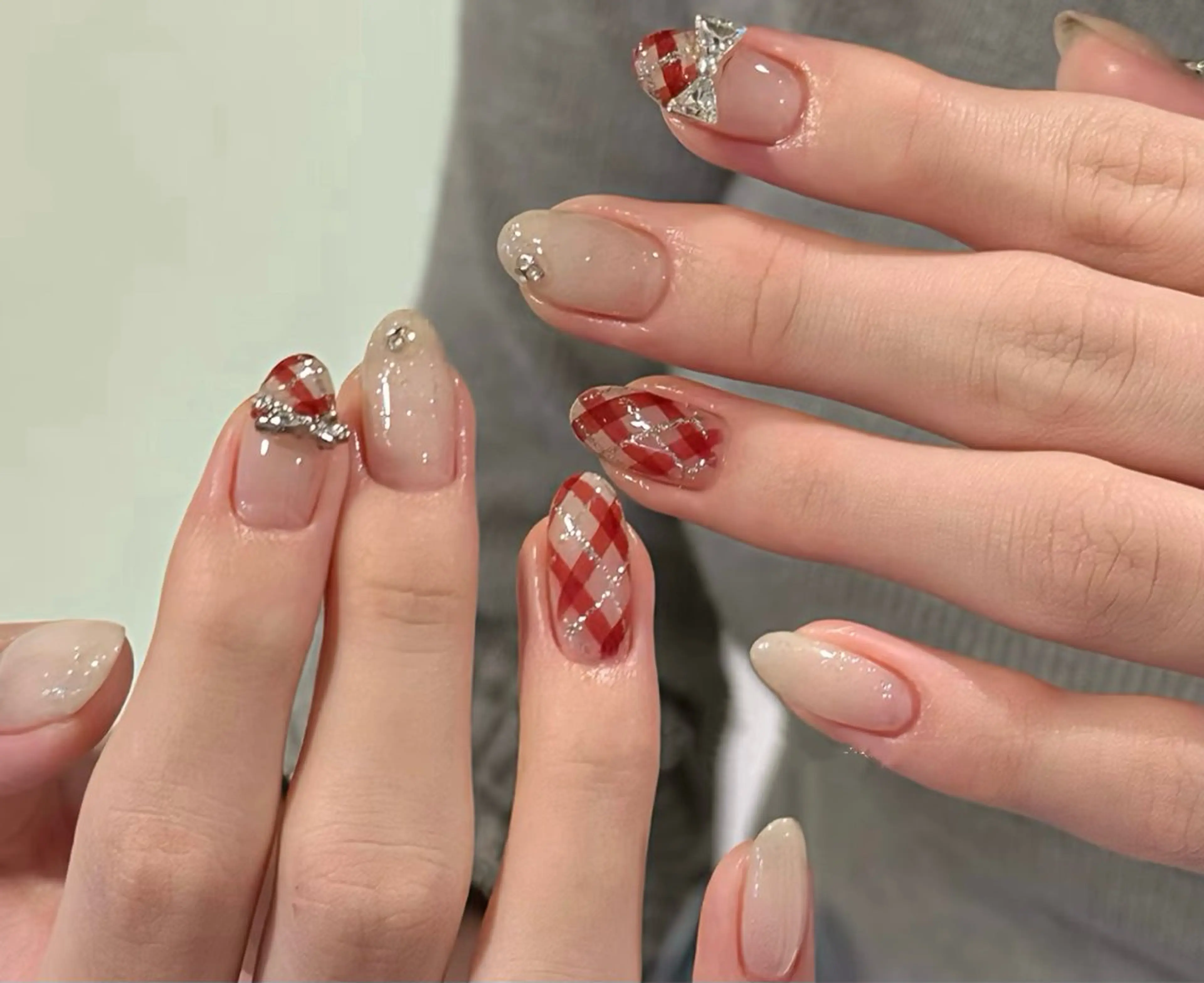 ネイル ハンドネイル ハンドケア Kaka_ パラジェル、長さだしのネイルデザイン