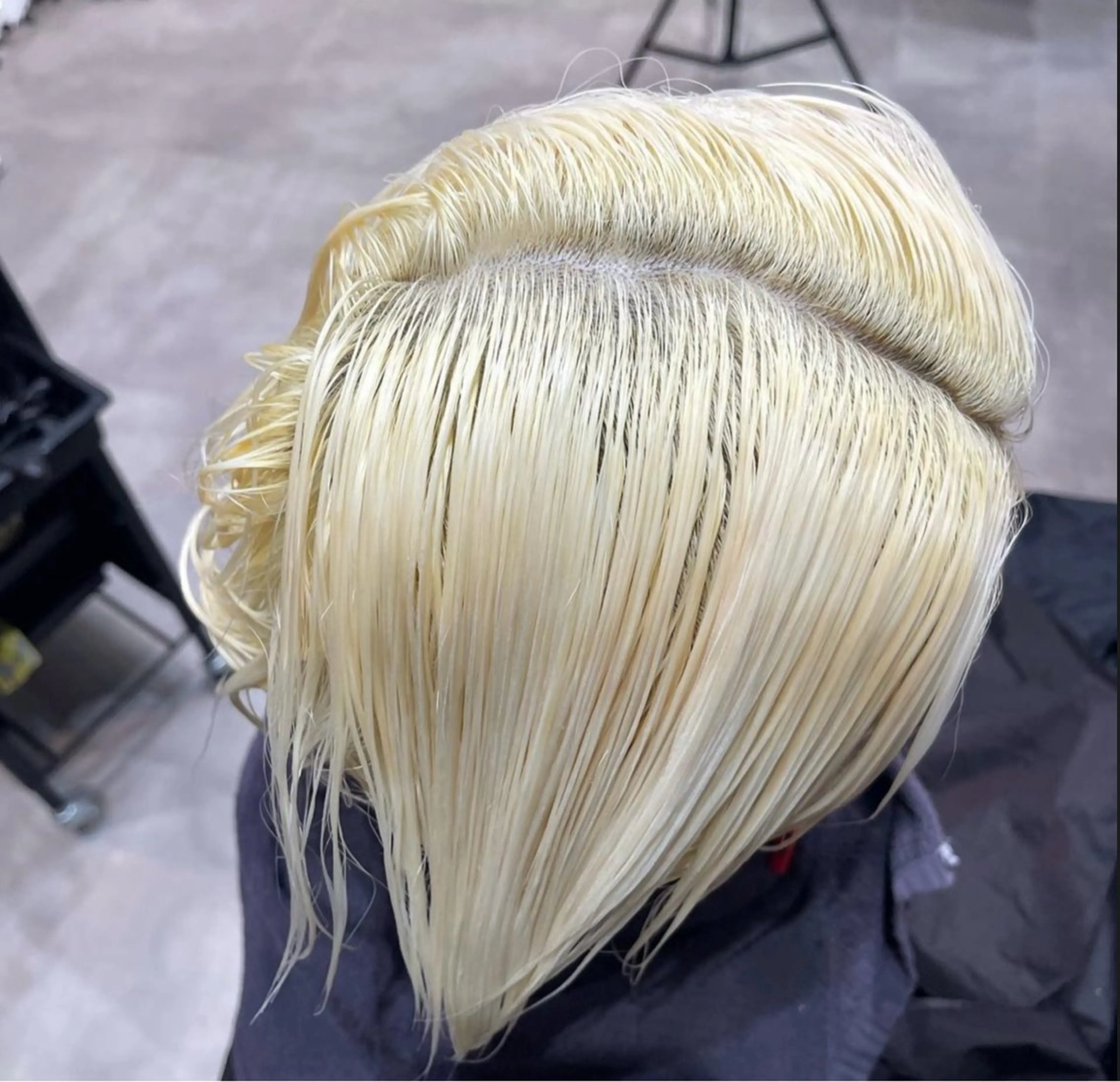 カラー コウ チホウのヘアスタイル