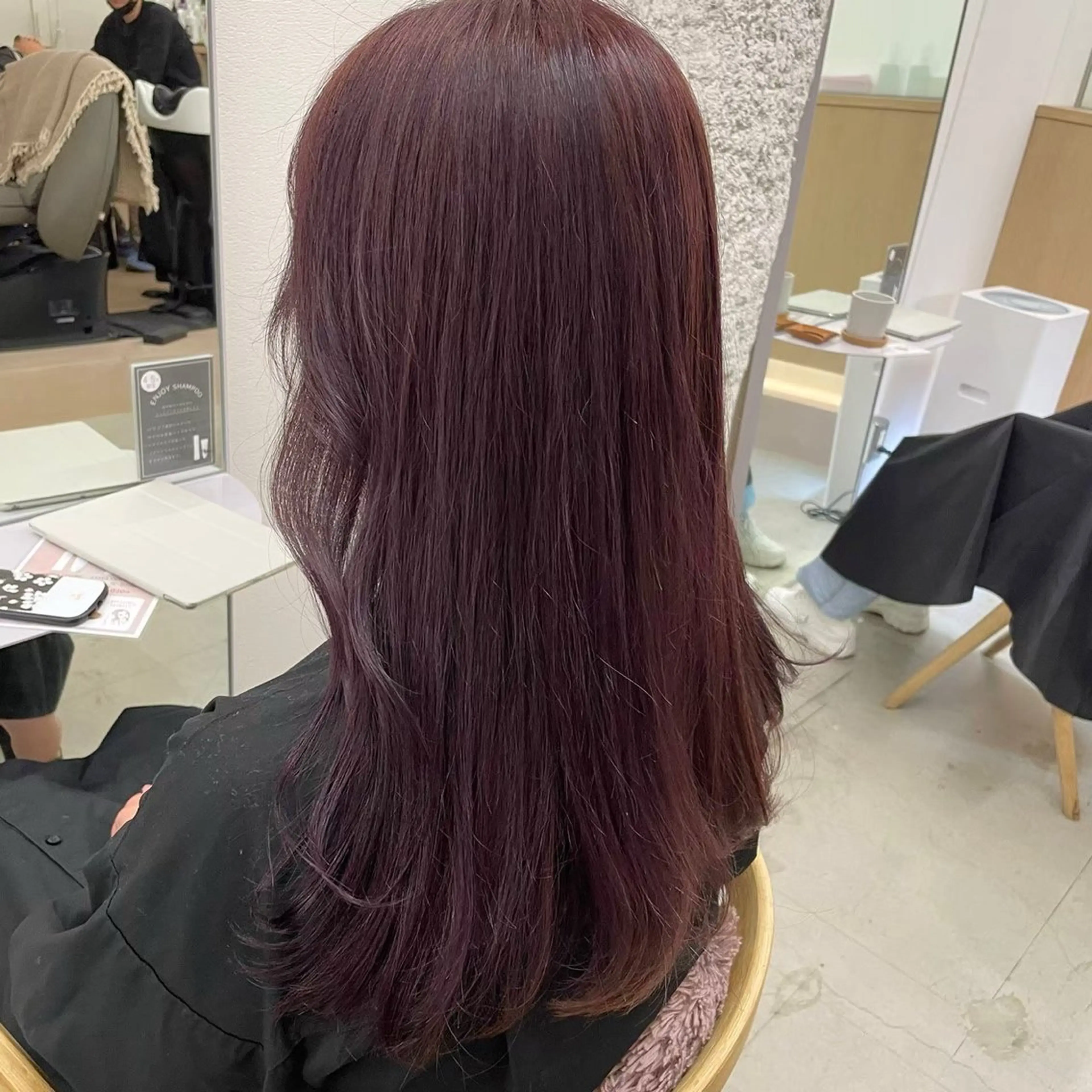 カラー 🌷花屋併設🌷 岡本明日実のヘアスタイル