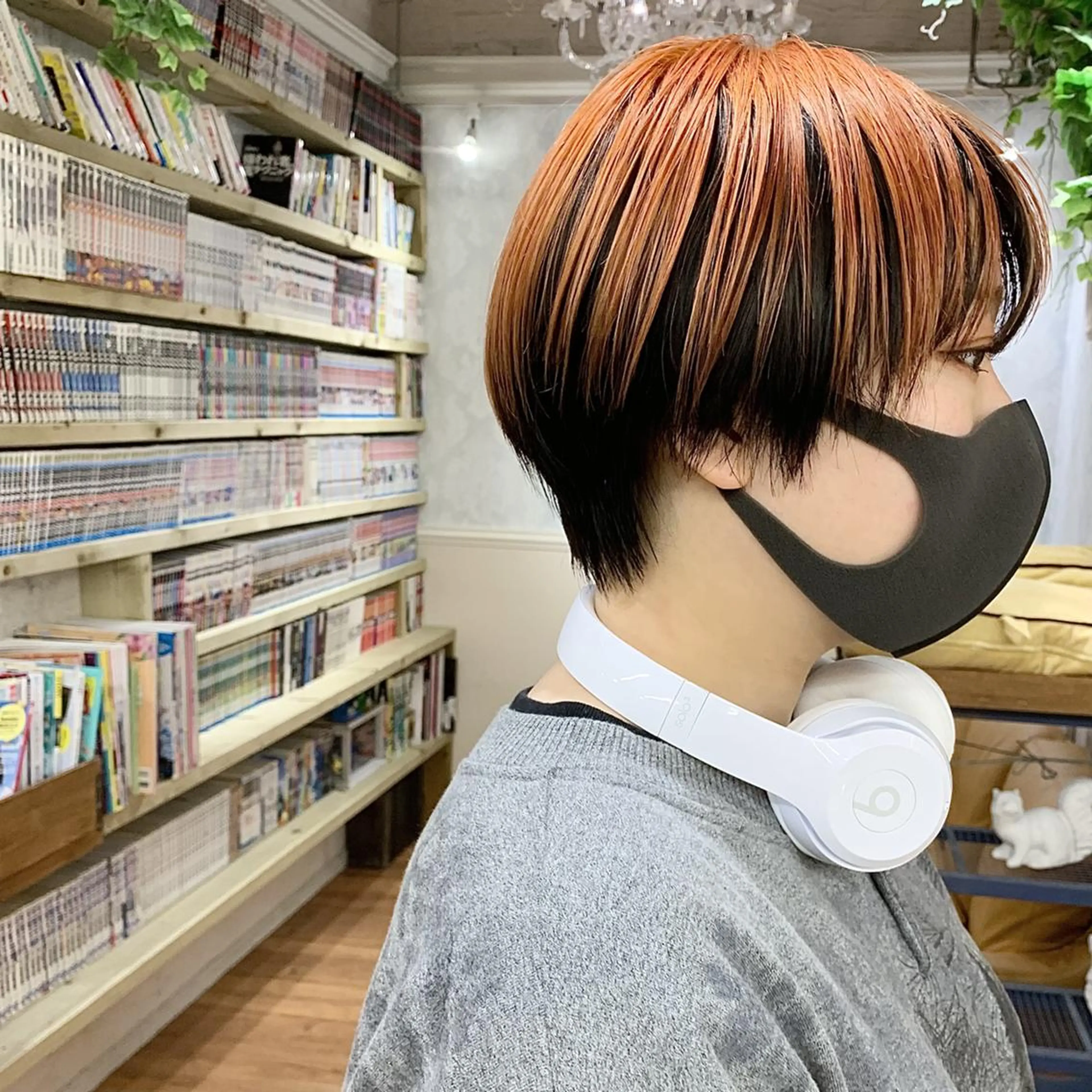 カラー ショート 黒髪 ブリーチ オレンジ お顔まわりカット🌱 emo.村松泉綺のヘアスタイル