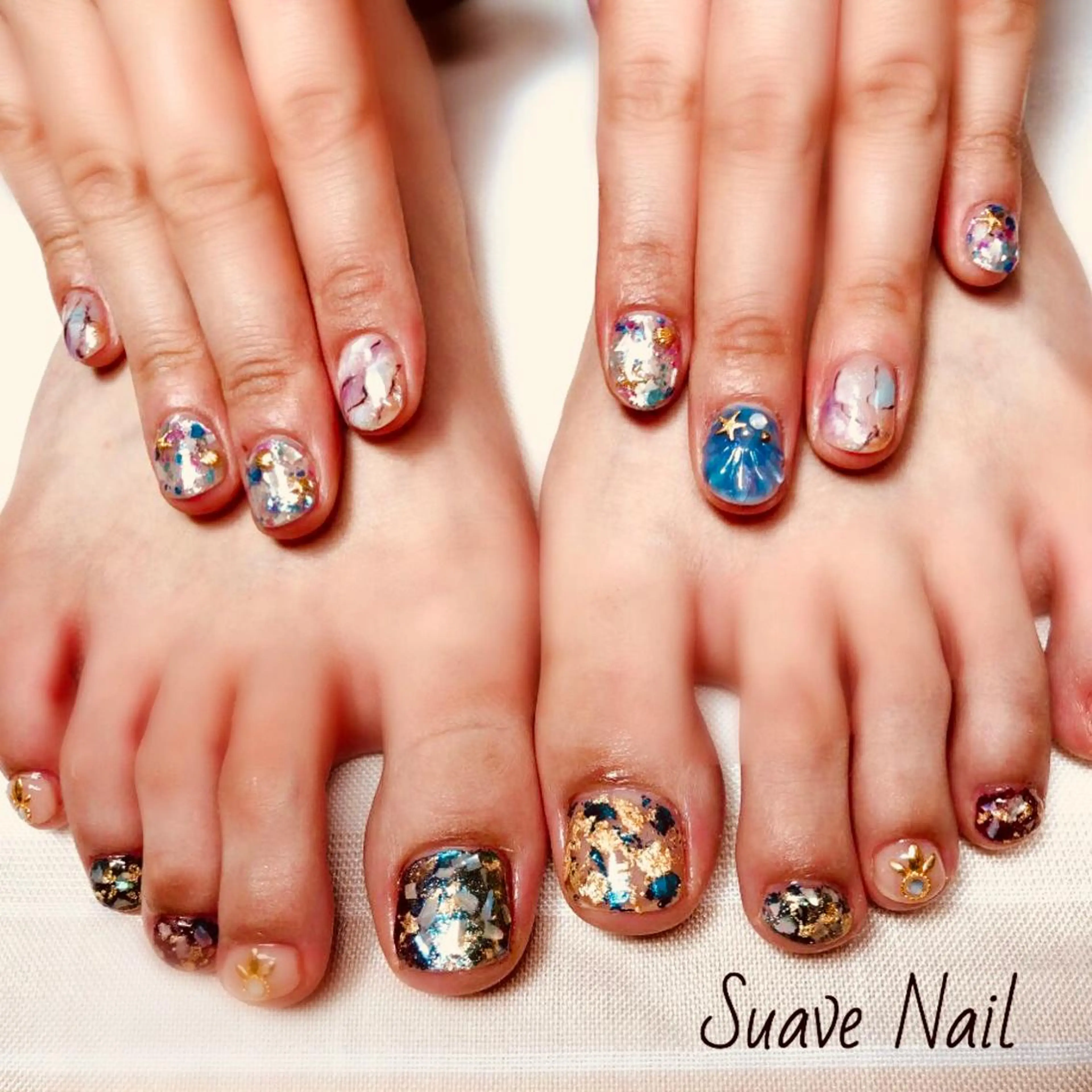 ネイル フットネイル ジェルネイル キラキラネイル Nail Suave (シュアーヴ)のネイルデザイン