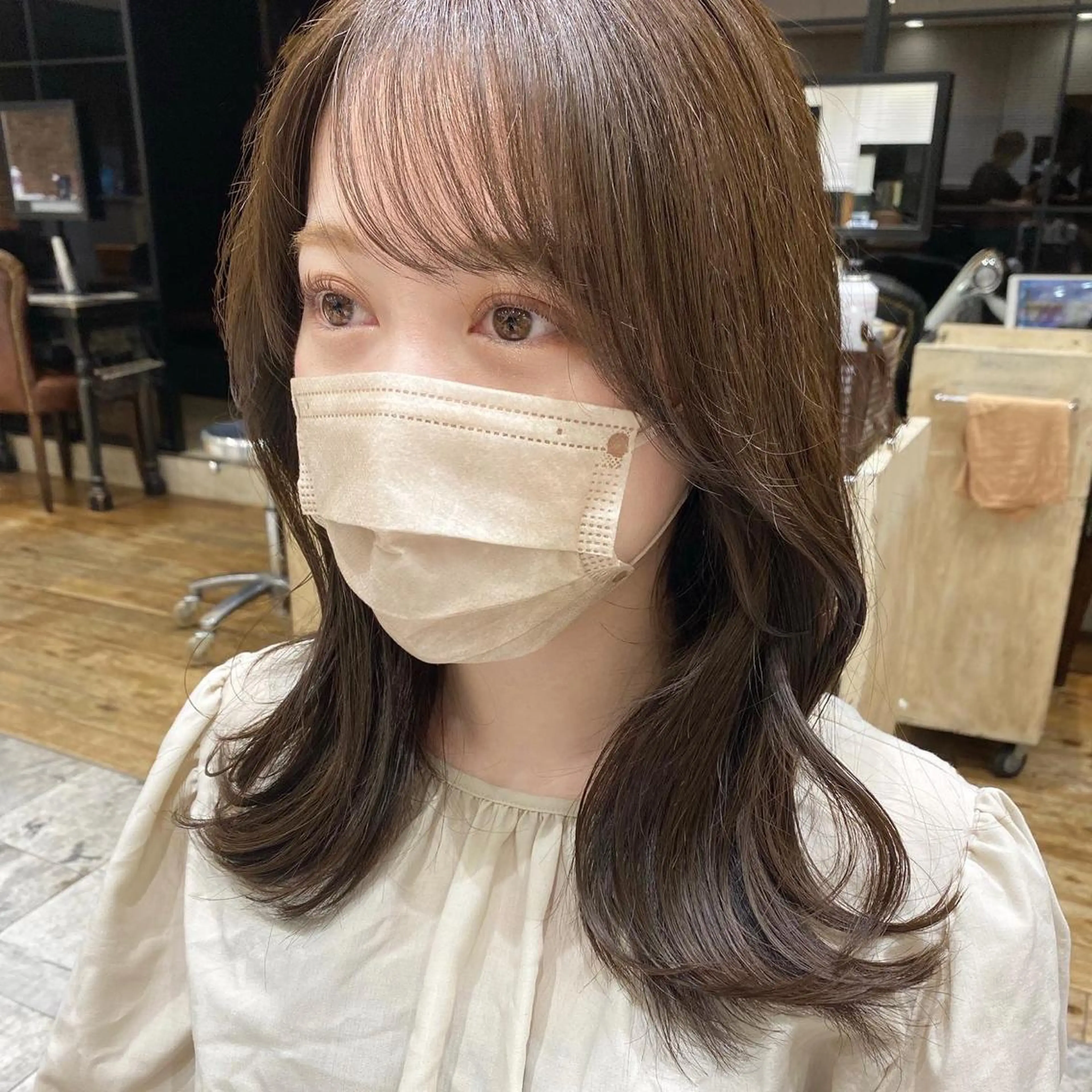 ミディアム カラー ベージュカラー くびれヘア カット ヘアカラー トリートメント 顔周り/くびれヘア 韓国ヘア💕風間るなのヘアスタイル