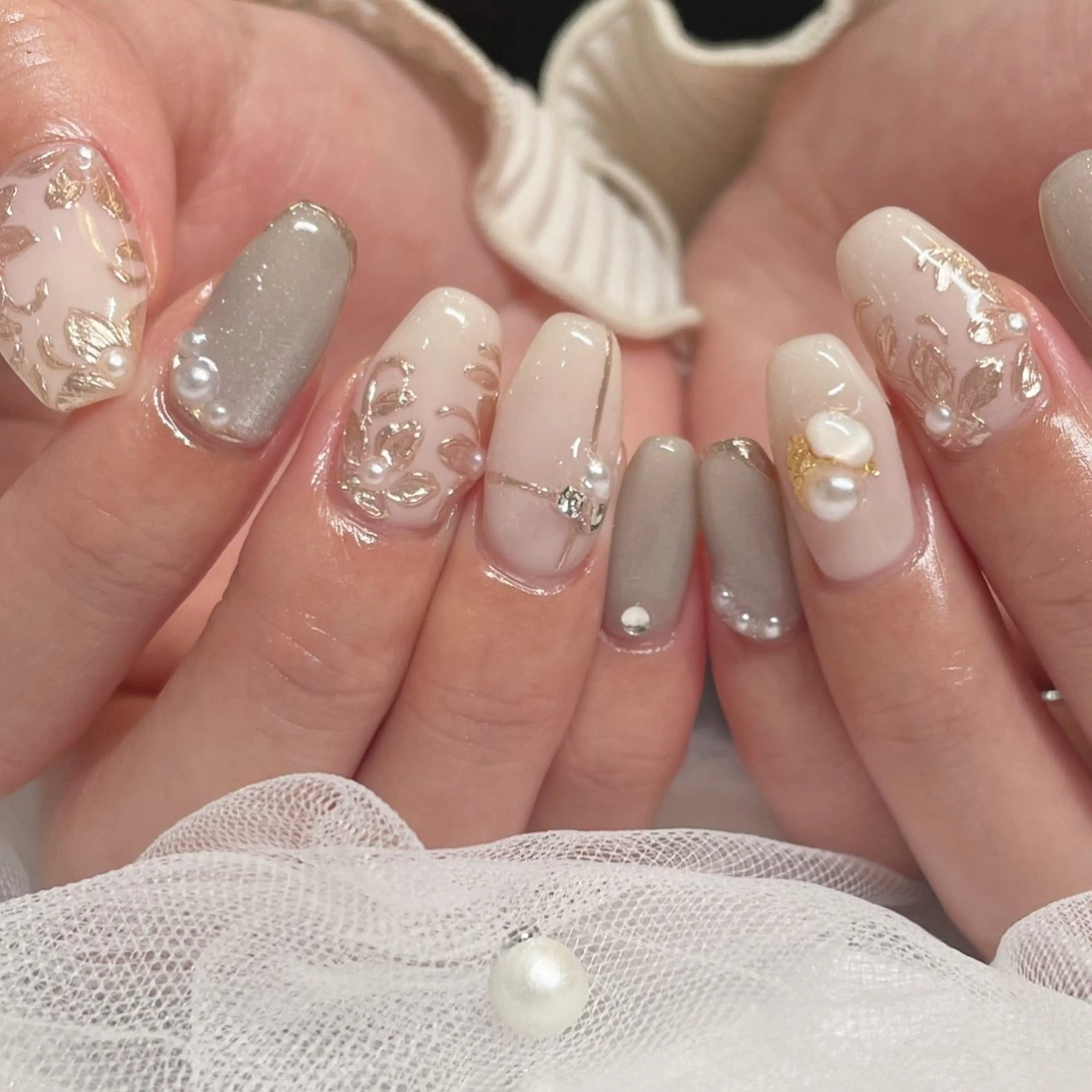 ネイル ゴールド ホワイト ハンドネイル Tsukahara 🌷仙台PARCOのネイルデザイン