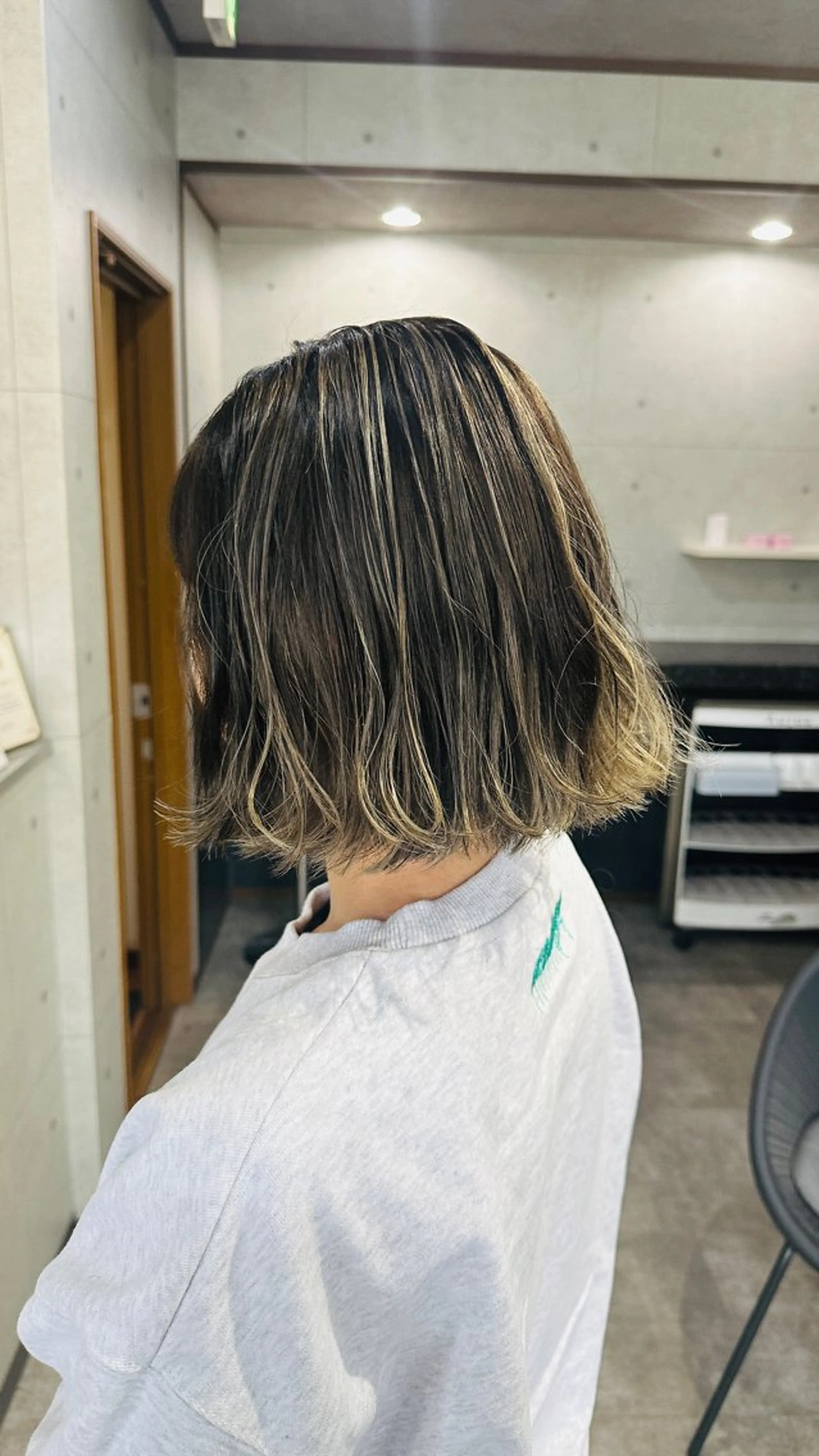 ミディアム ボブ 外国人風カラー ハイライト レイヤーカット REVE所属・馬場  麻応のヘアスタイル