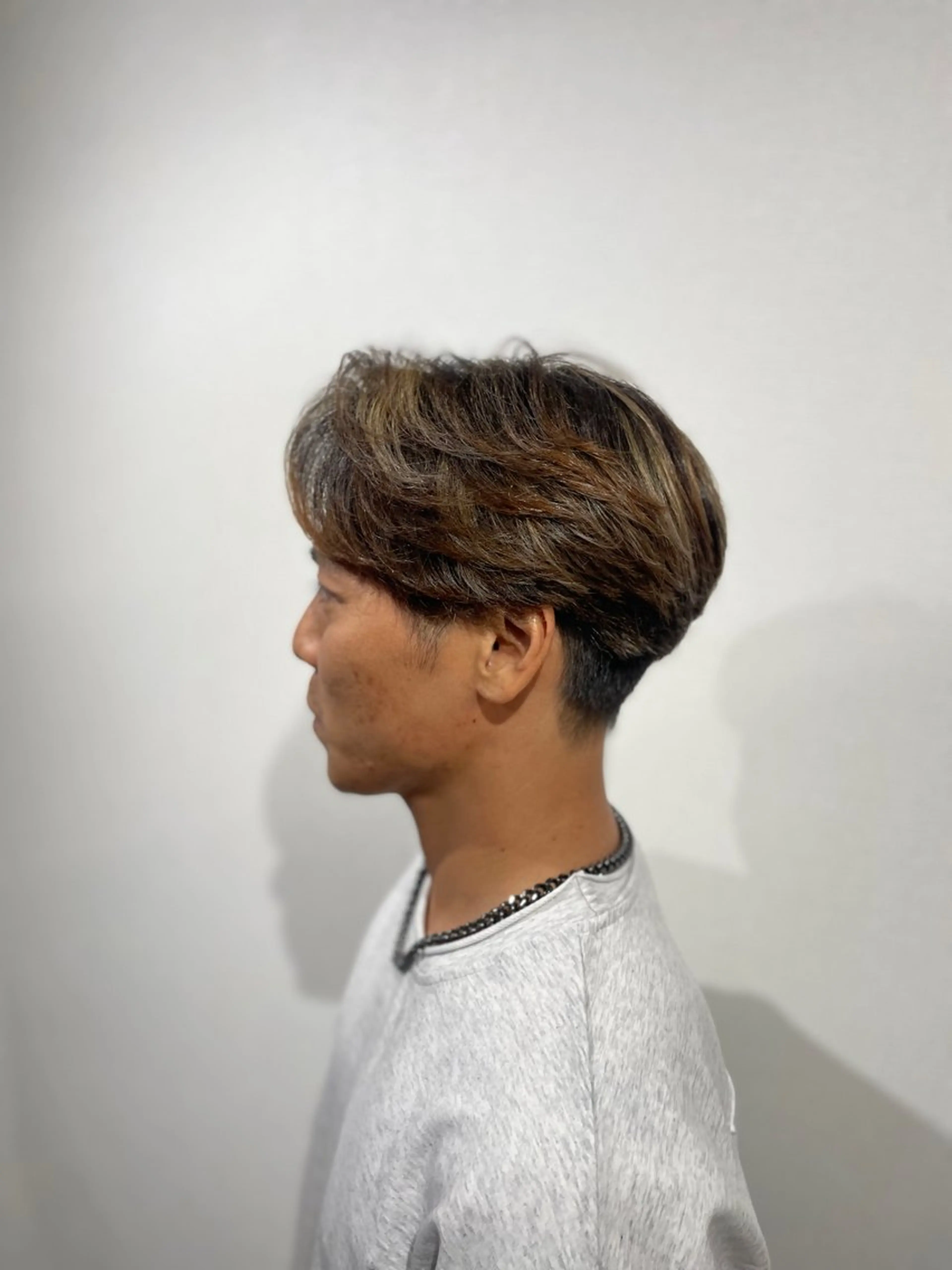 ミディアム カラー パーマ メンズ メンズブリーチ ブリーチ ケアカラー 髪質改善 流行メンズスタイル ren✂︎のヘアスタイル