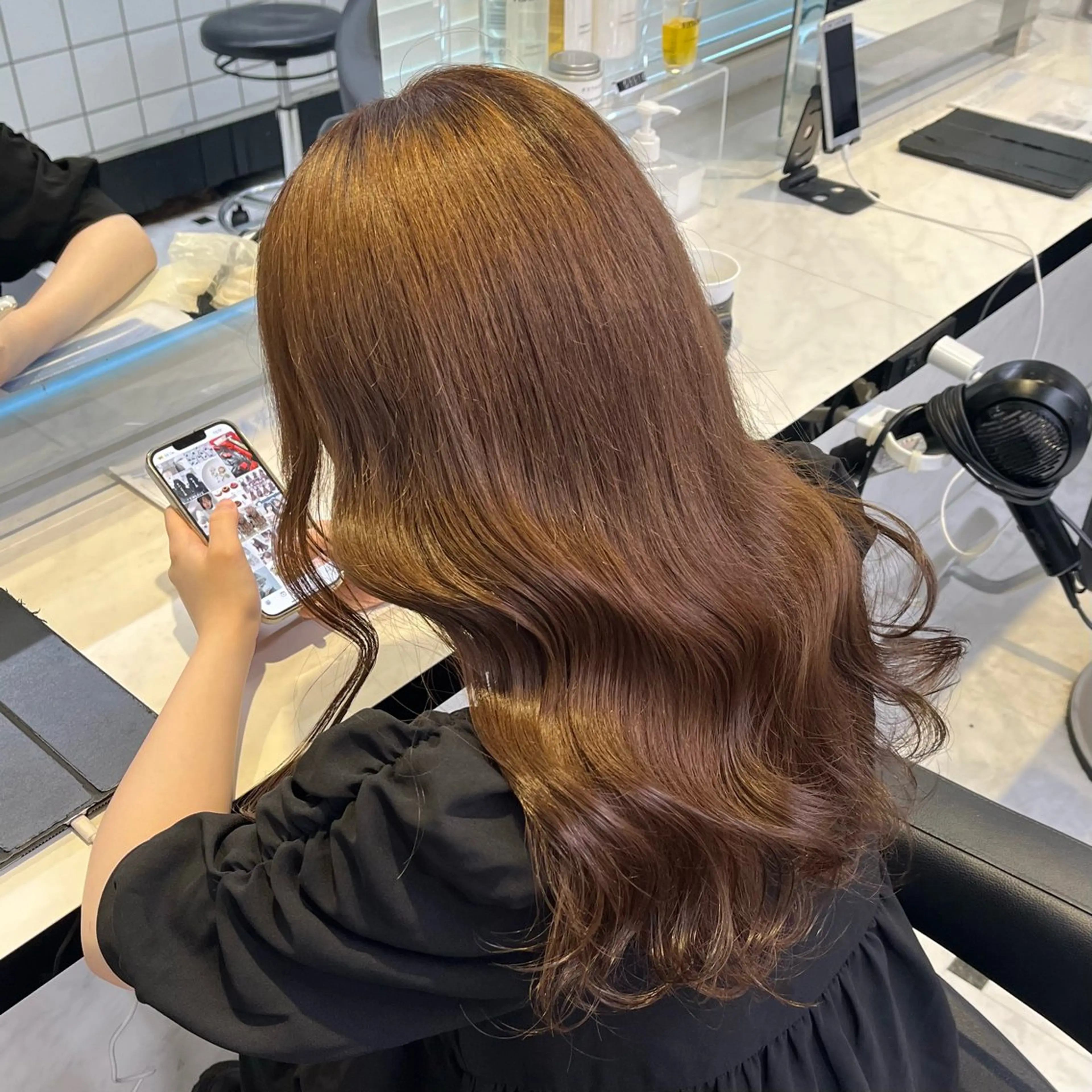 セミロング カラー ヘアアレンジ 🍒透明感カラー🌨 🥕ハイトーンカラーのヘアスタイル
