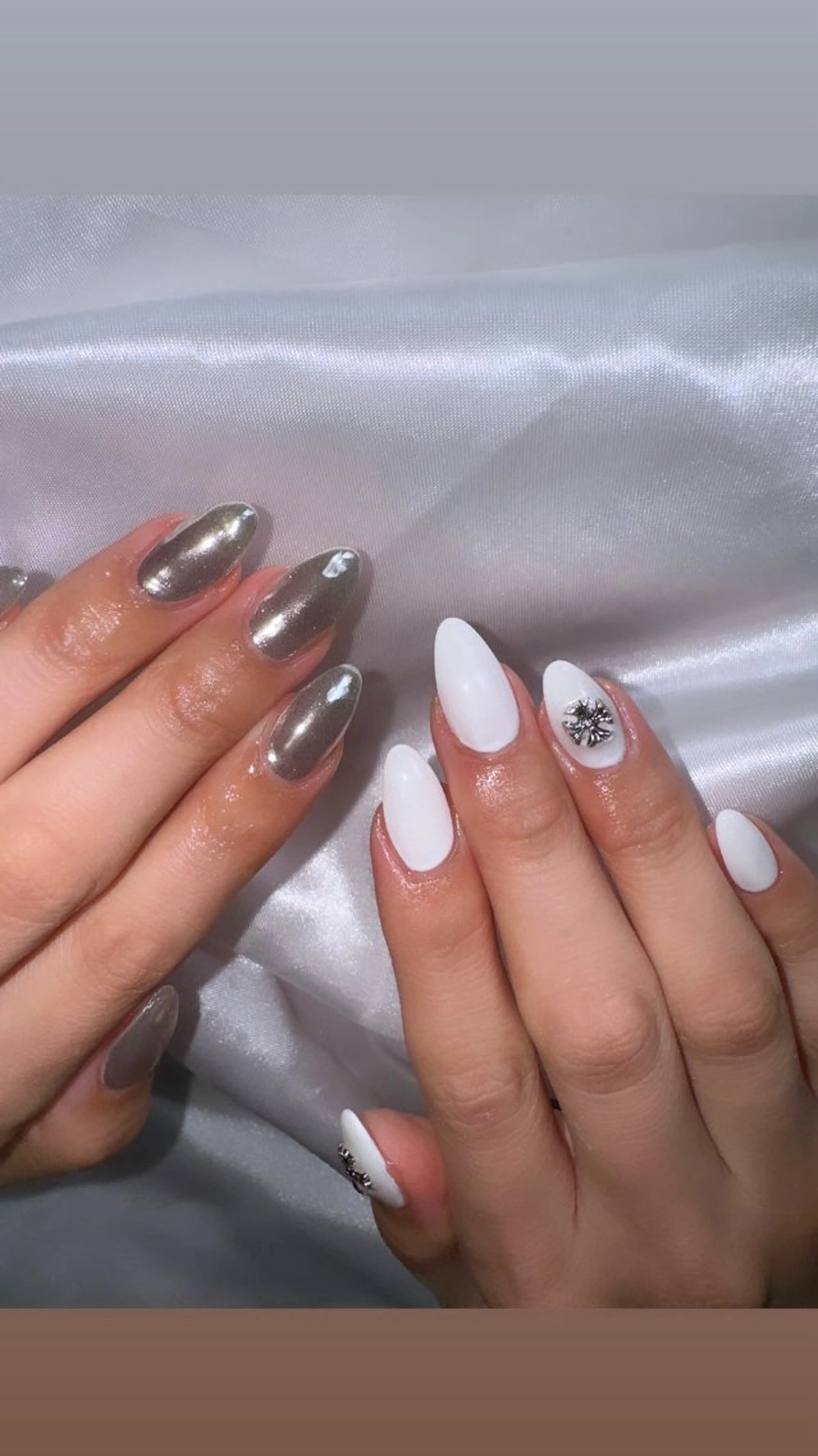 ネイル ジェルネイル ミラーネイル 持ち込み パラジェル シルバー ハンドネイル flowers nailのネイルデザイン
