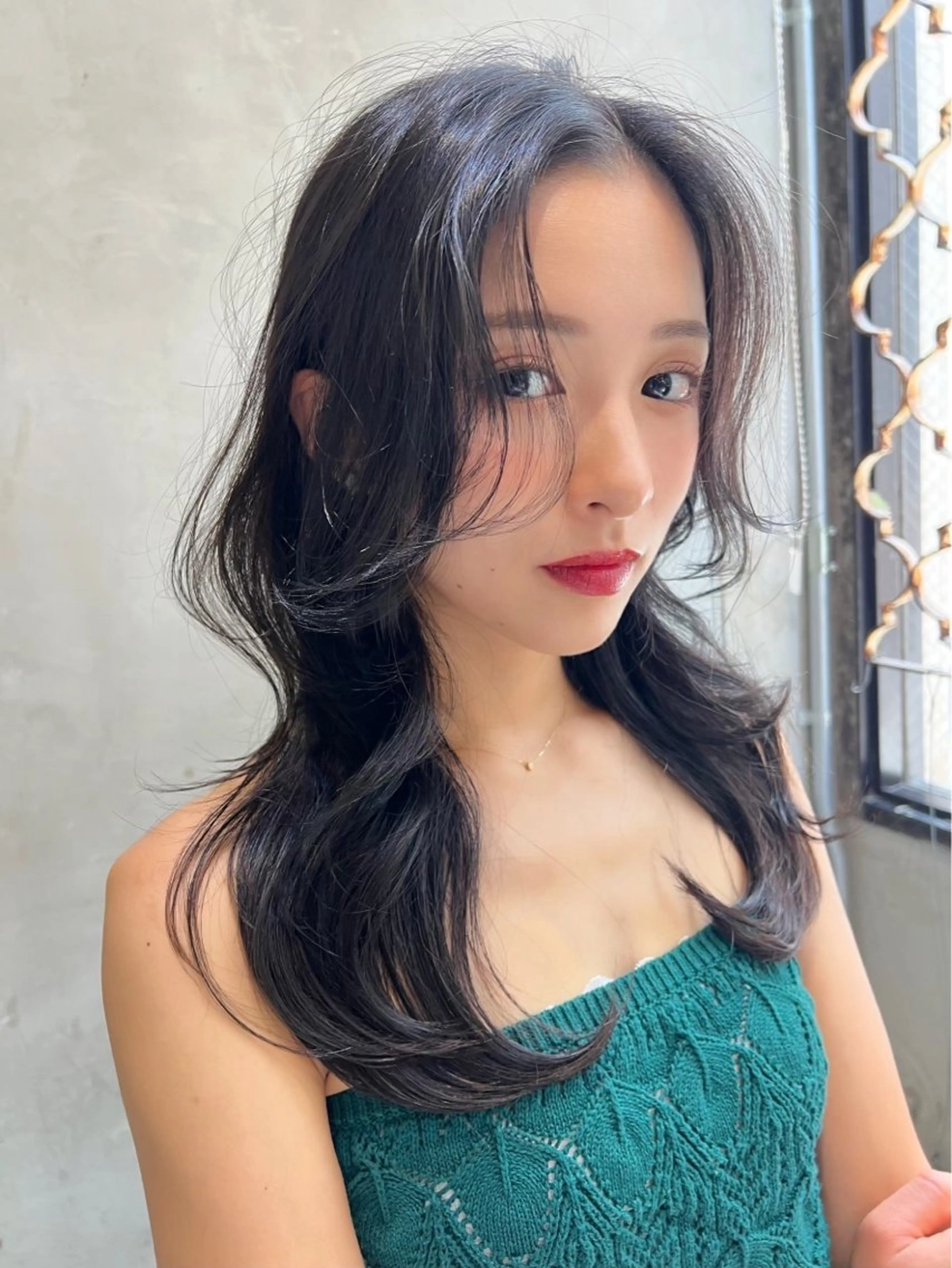 ロング カラー 黒髪 ブルーカラー ブルーブラック MUSASHI ブリーチカラー◎のヘアスタイル
