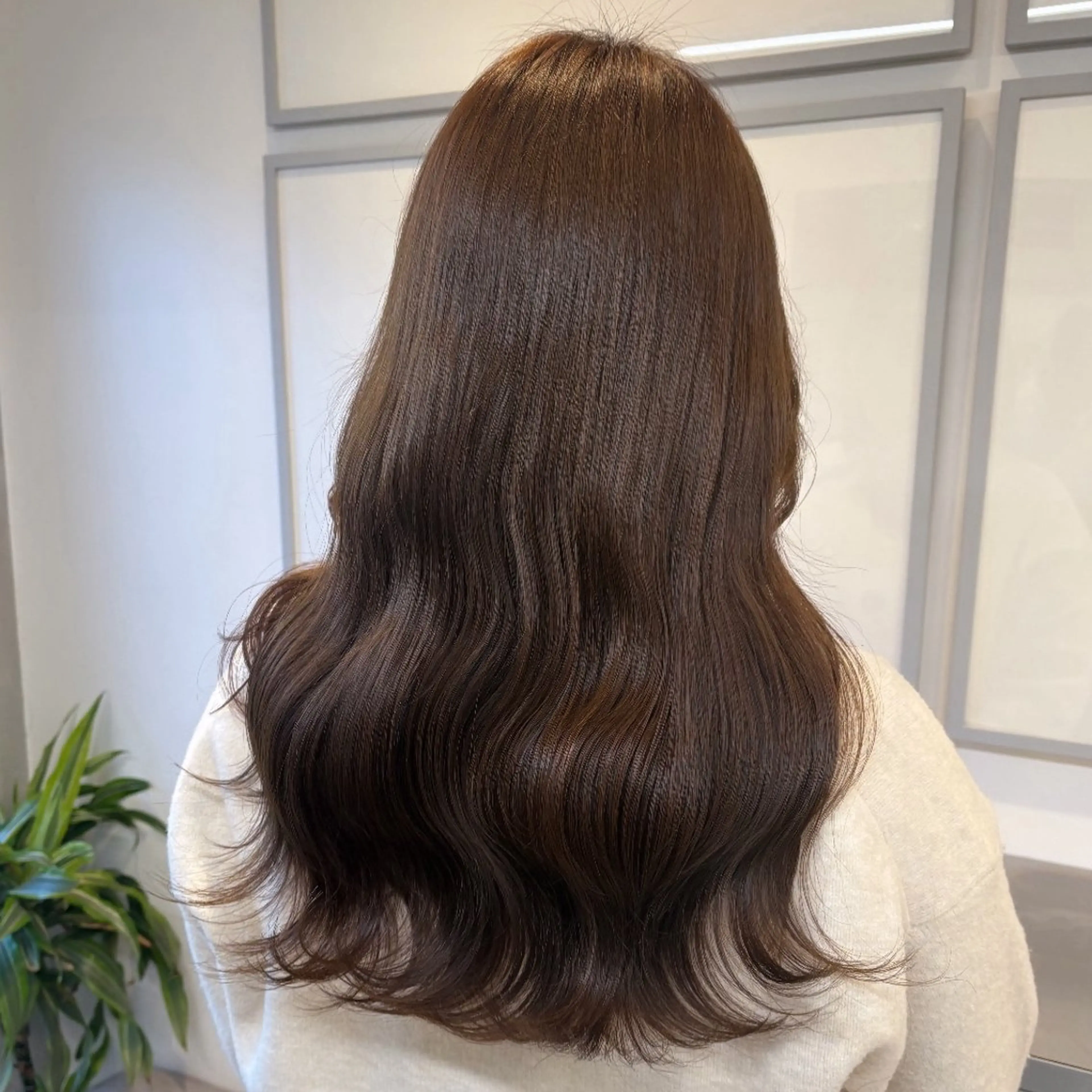 ロング カラー ベージュカラー ブラウンカラー 透明感カラー グレージュ ミルキーベージュ ヘアカラー トリートメント ヘッドスパ ヘアセット カジュアルを女っぽく 𝗮𝘆𝗮𝗰𝗼のヘアスタイル