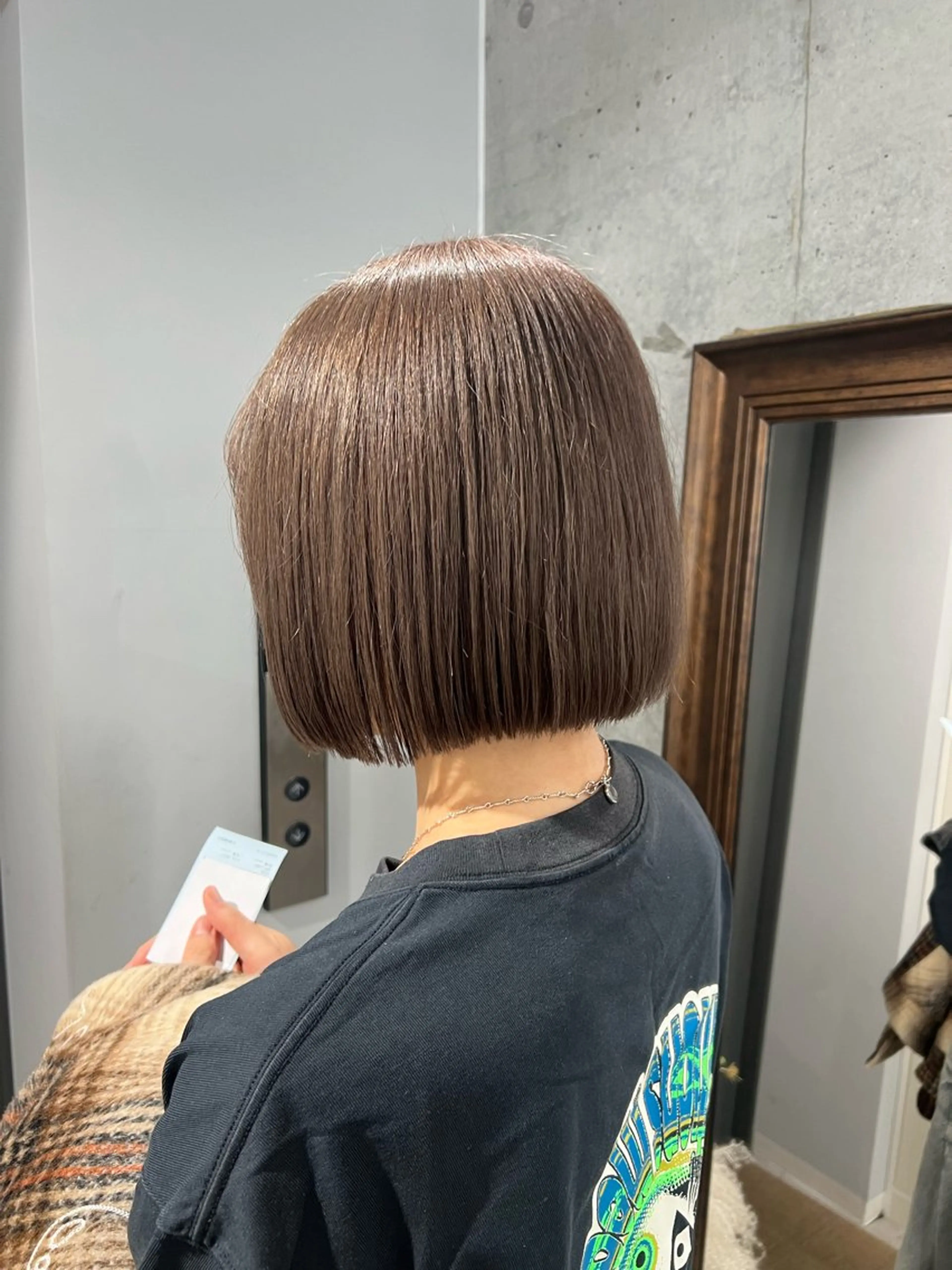 ショート カラー ブリーチ ヘアカラー トリートメント 透明感カラー/ベージ ュ/HIKARU🌿のヘアスタイル