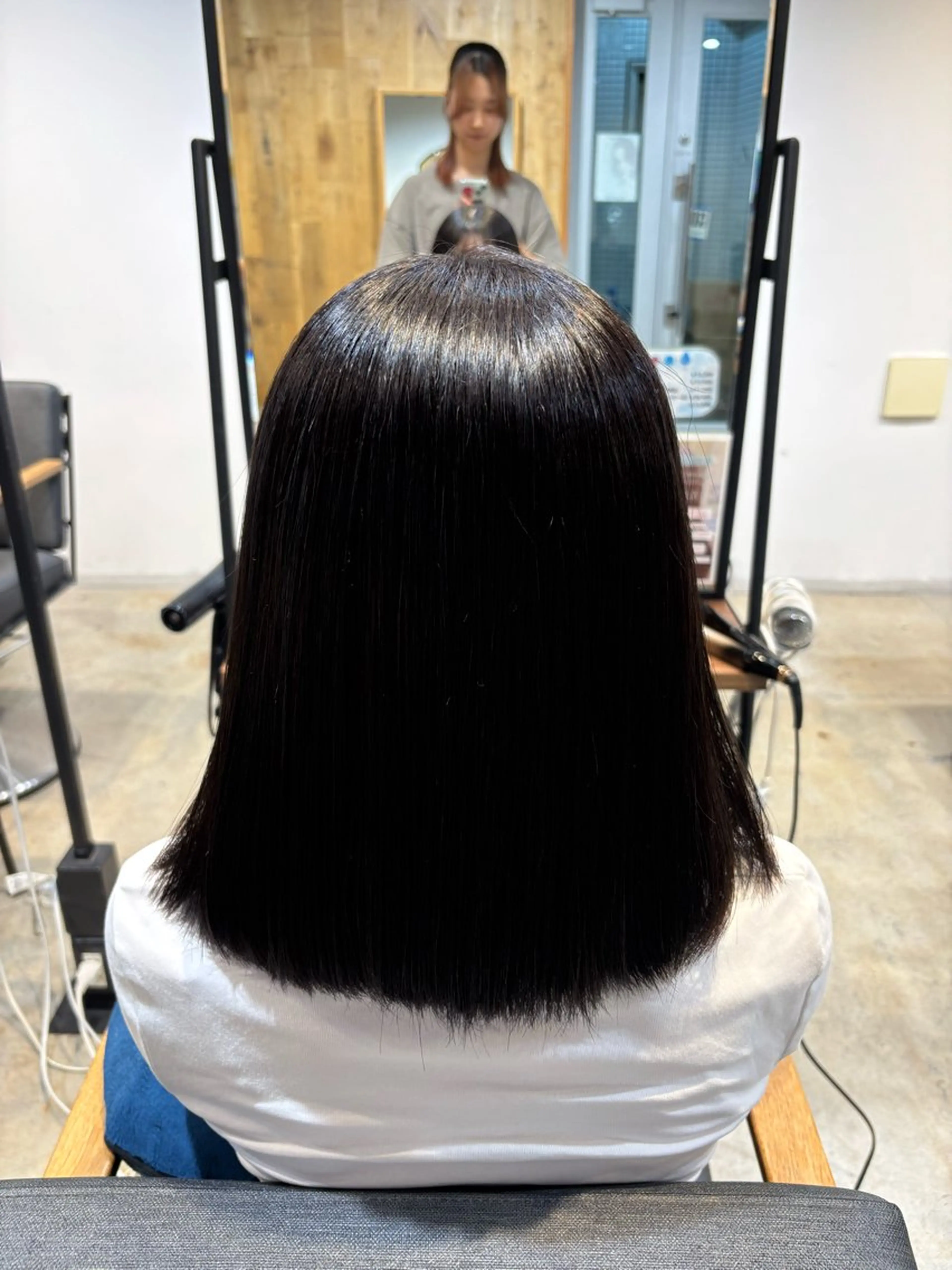 ミディアム カラー 長與 夕夏のヘアスタイル