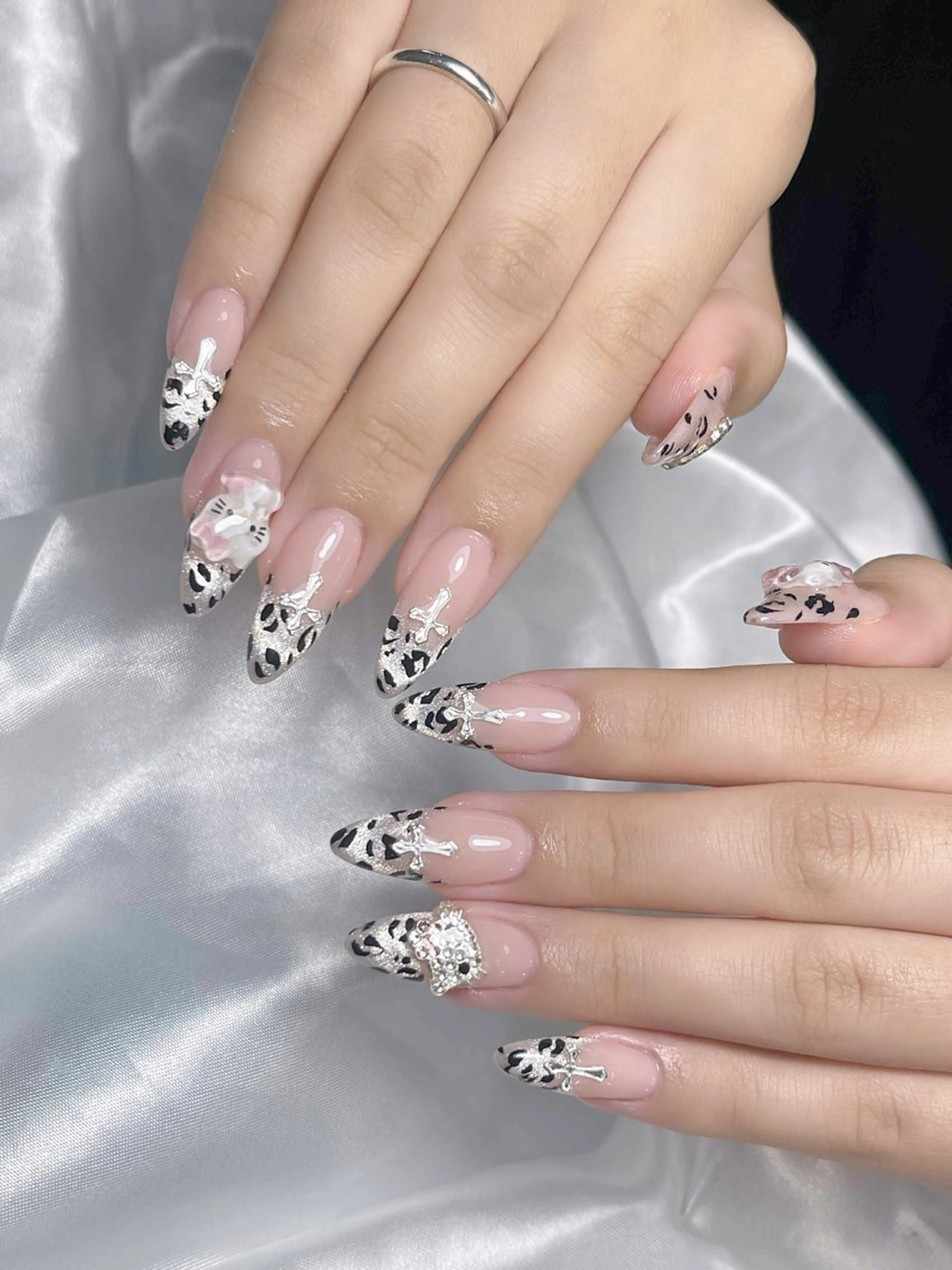 ネイル ハンドネイル LEELA NAIL STUDIO所属・LEELA NAIL STUDIOのネイルデザイン